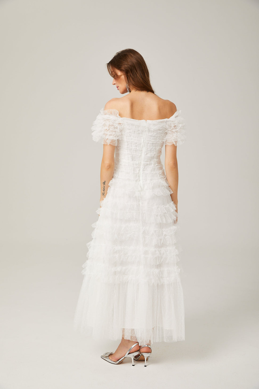 Philippinisches, mehrlagiges Midikleid aus Rüschentüll