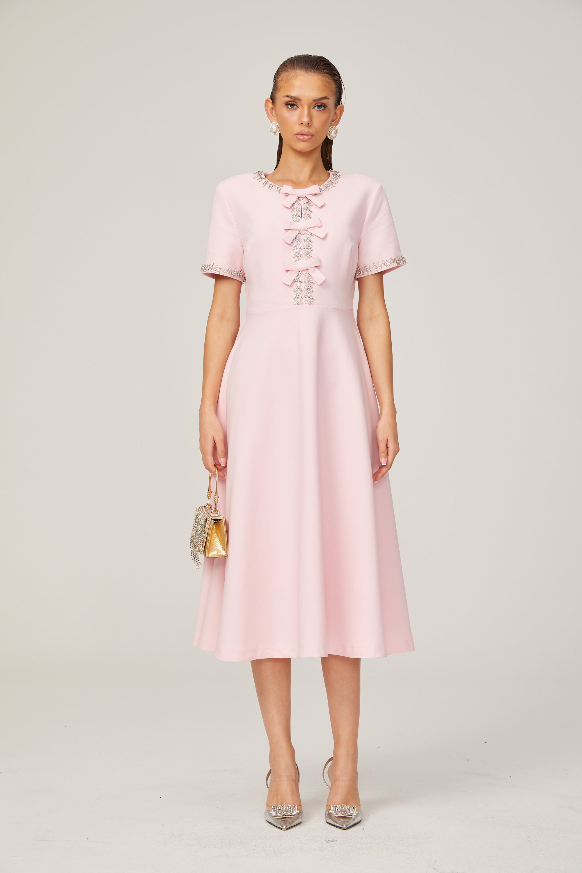 Esther Schleifenkleid mit kurzen Ärmeln und Kristallbesatz