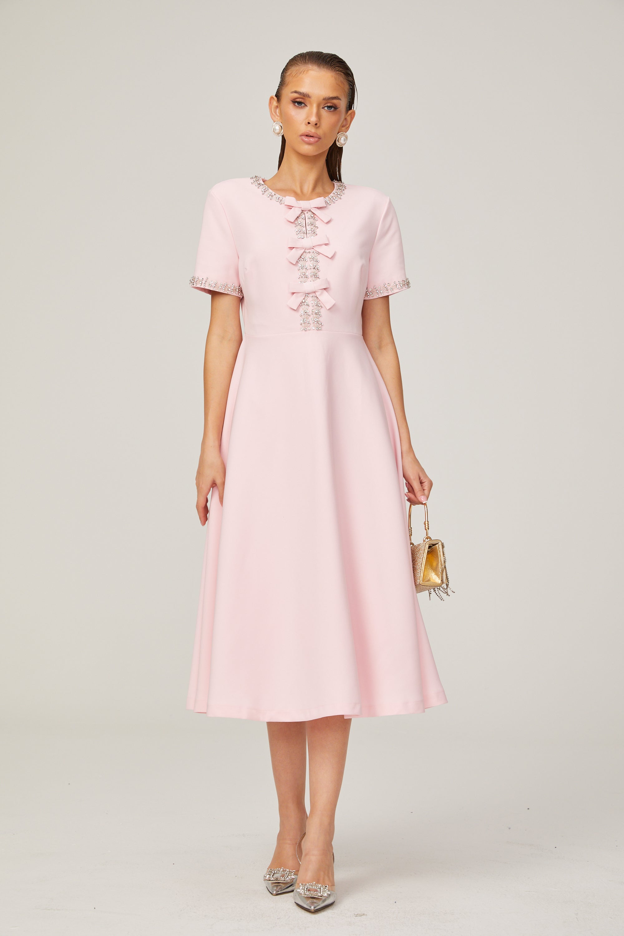 Esther Schleifenkleid mit kurzen Ärmeln und Kristallbesatz