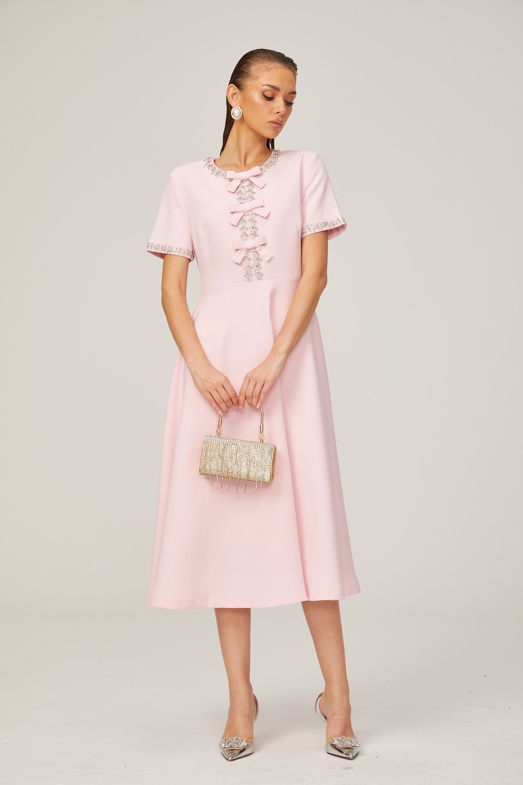 Esther Schleifenkleid mit kurzen Ärmeln und Kristallbesatz