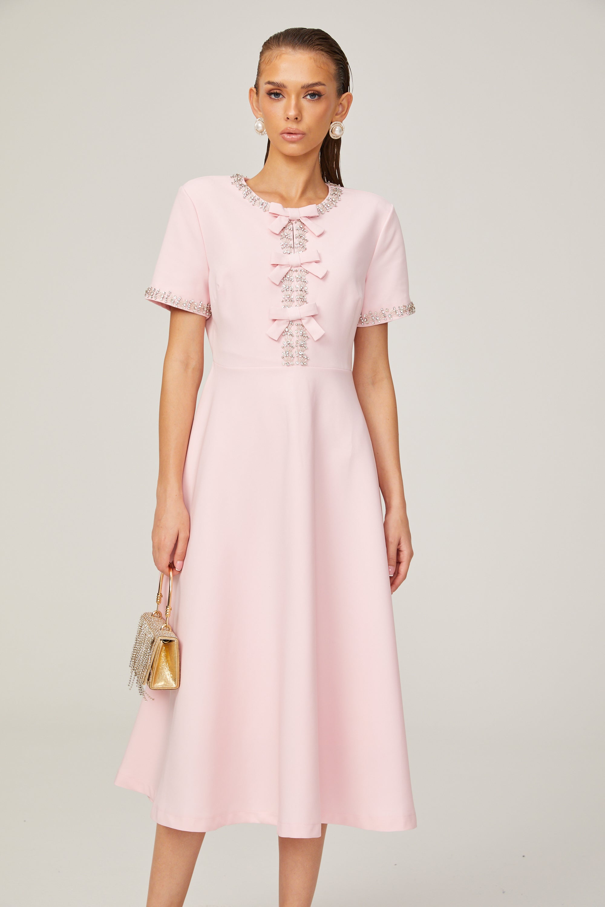 Esther Schleifenkleid mit kurzen Ärmeln und Kristallbesatz