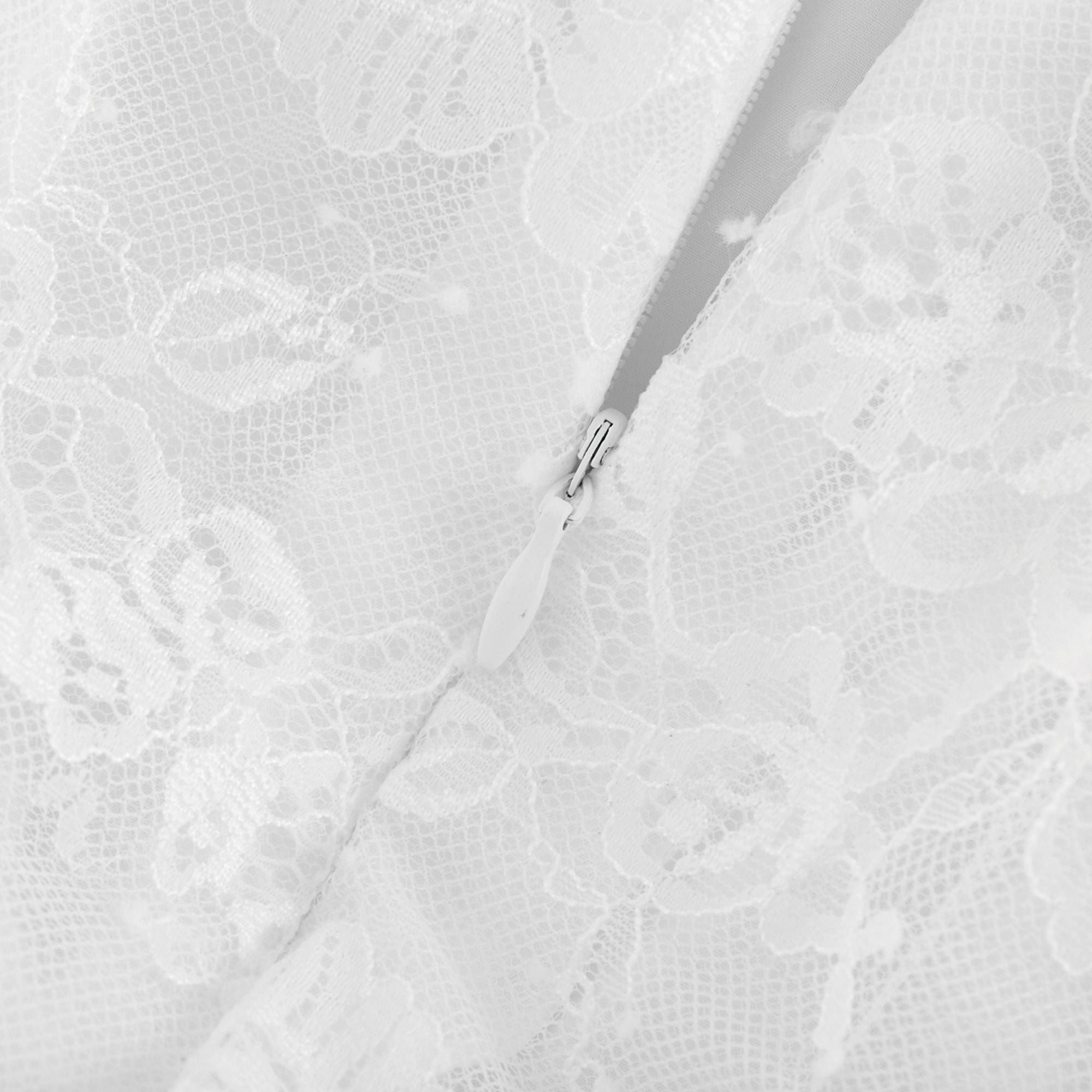 Mehrlagiges Midikleid aus weißer Spitze von Mélisande