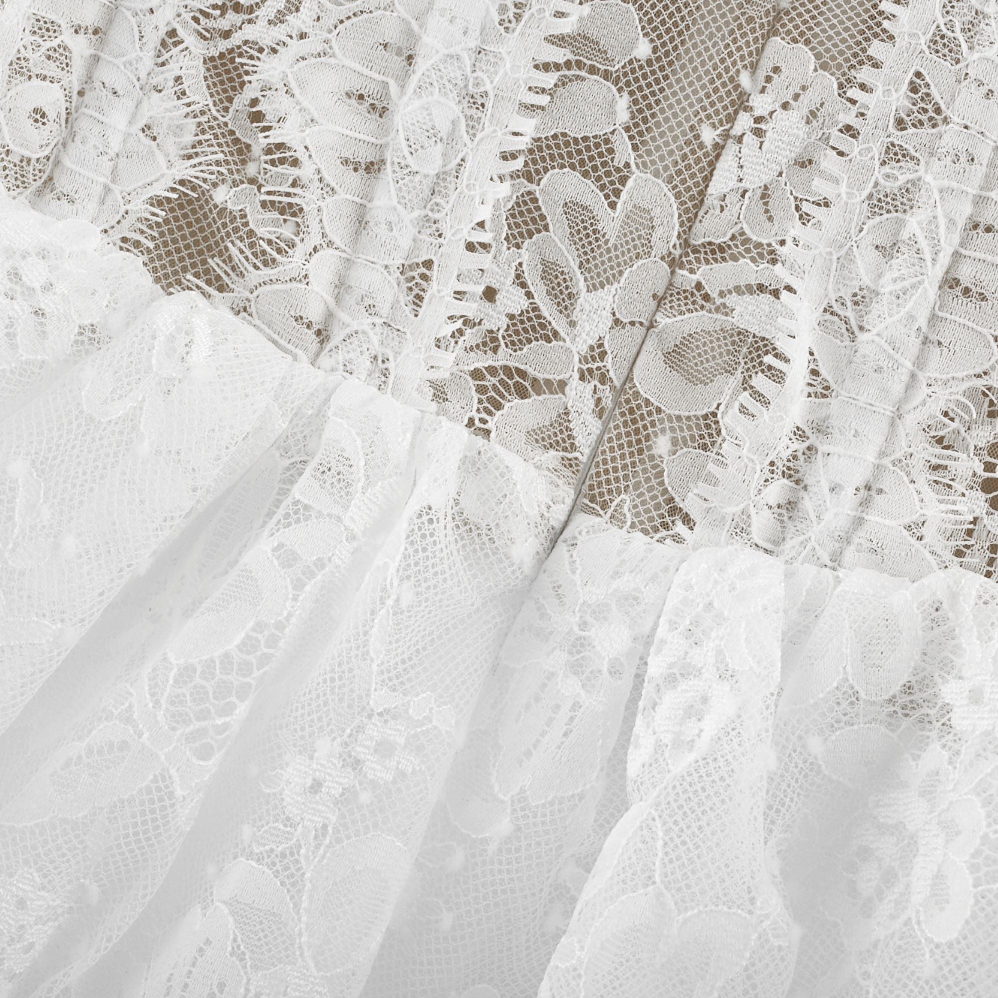 Mehrlagiges Midikleid aus weißer Spitze von Mélisande
