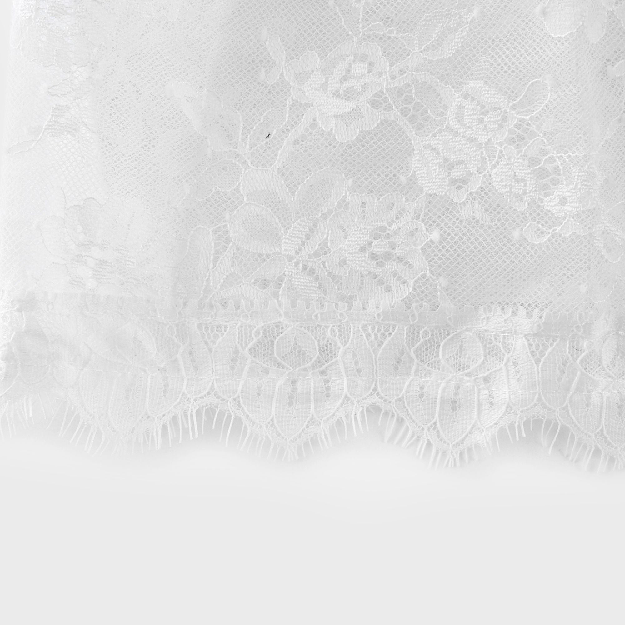 Mehrlagiges Midikleid aus weißer Spitze von Mélisande