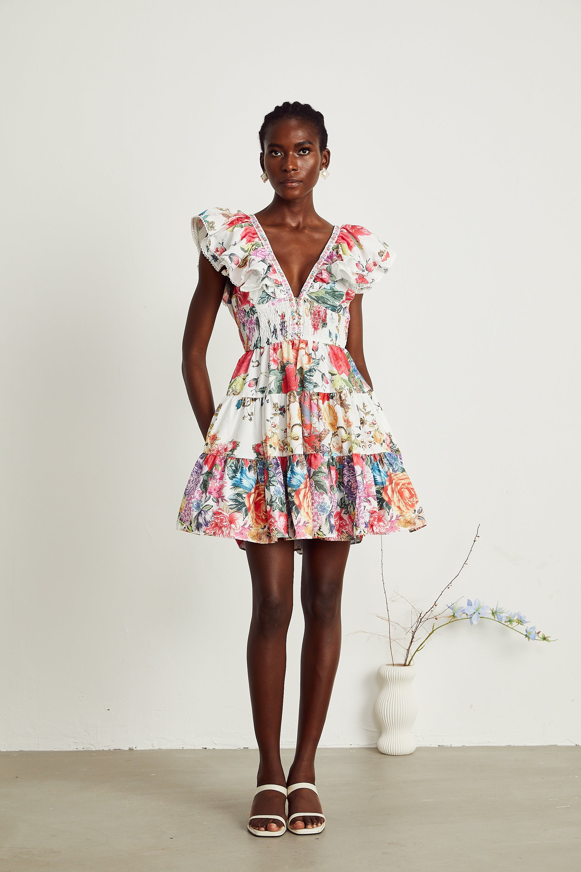 Saige Rüschenkleid mit Blumenmuster, weiß