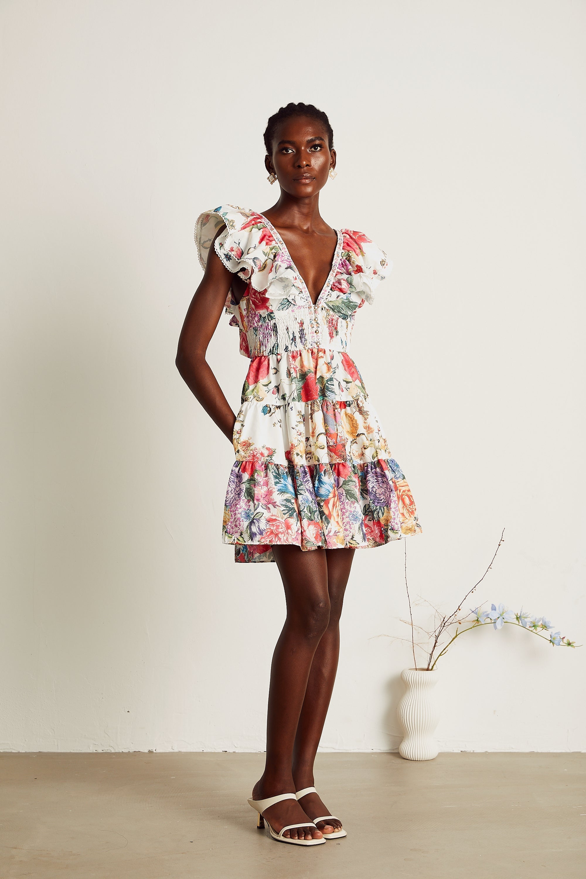 Saige Rüschenkleid mit Blumenmuster, weiß
