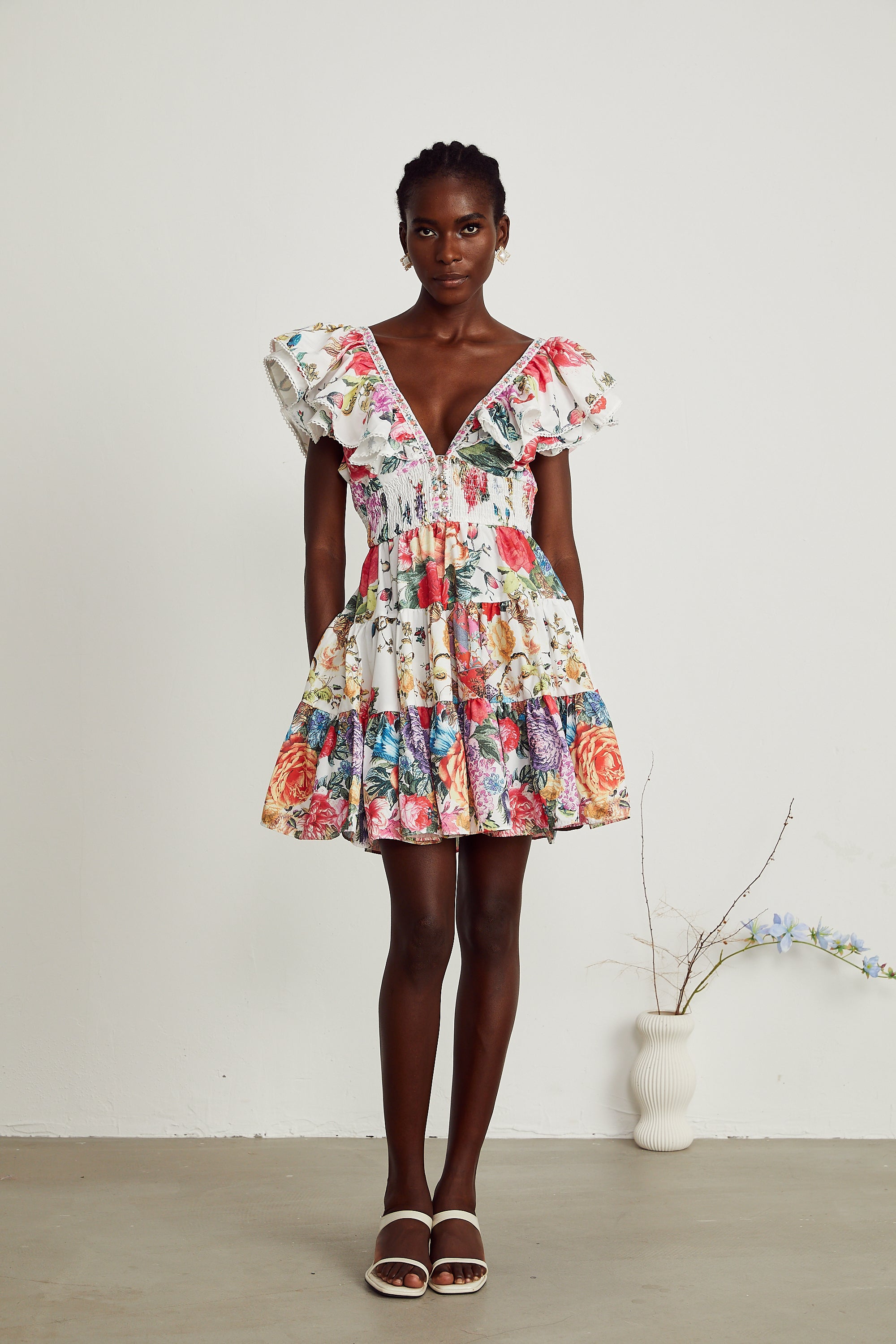 Saige Rüschenkleid mit Blumenmuster, weiß
