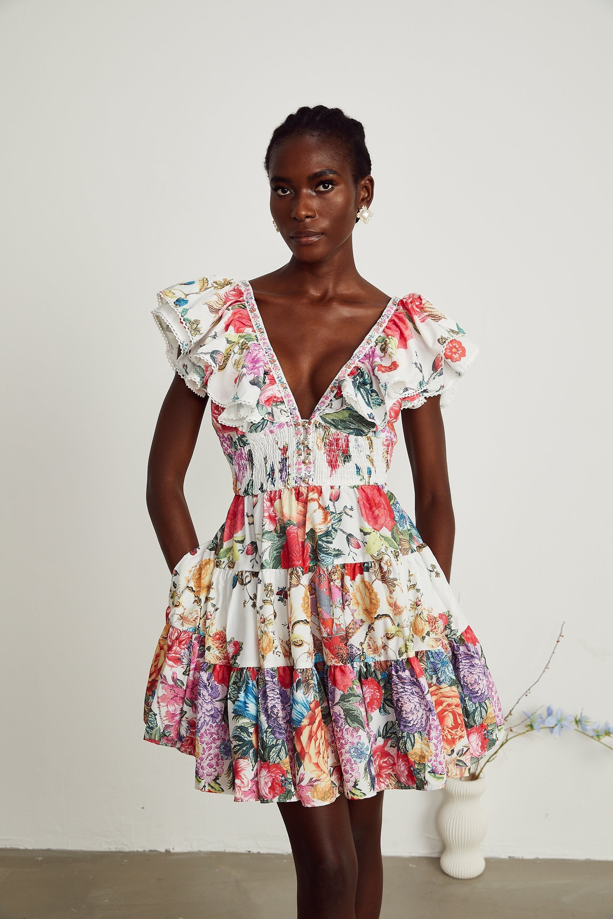 Saige Rüschenkleid mit Blumenmuster, weiß