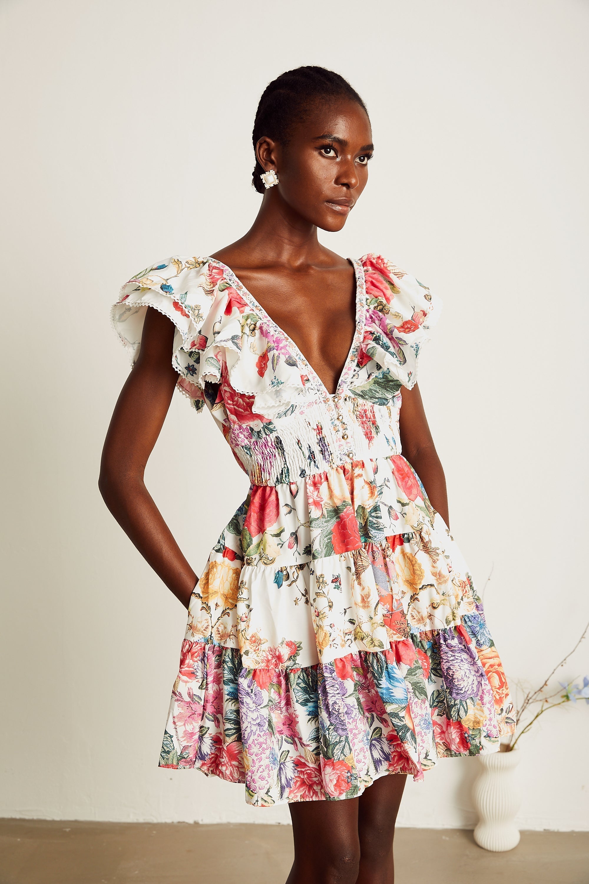 Saige Rüschenkleid mit Blumenmuster, weiß