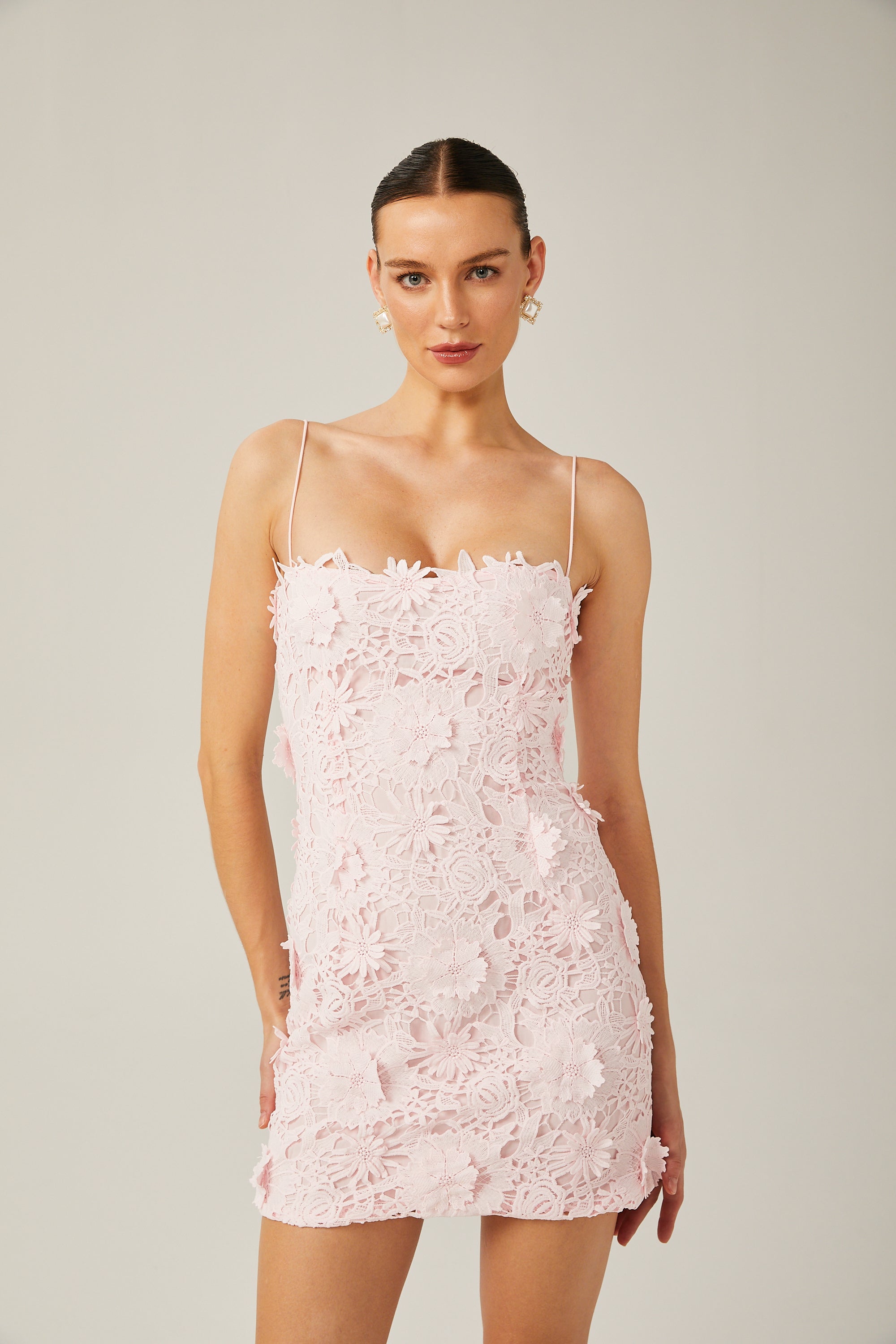 Jocelyne Minikleid aus rosafarbener Blumenspitze