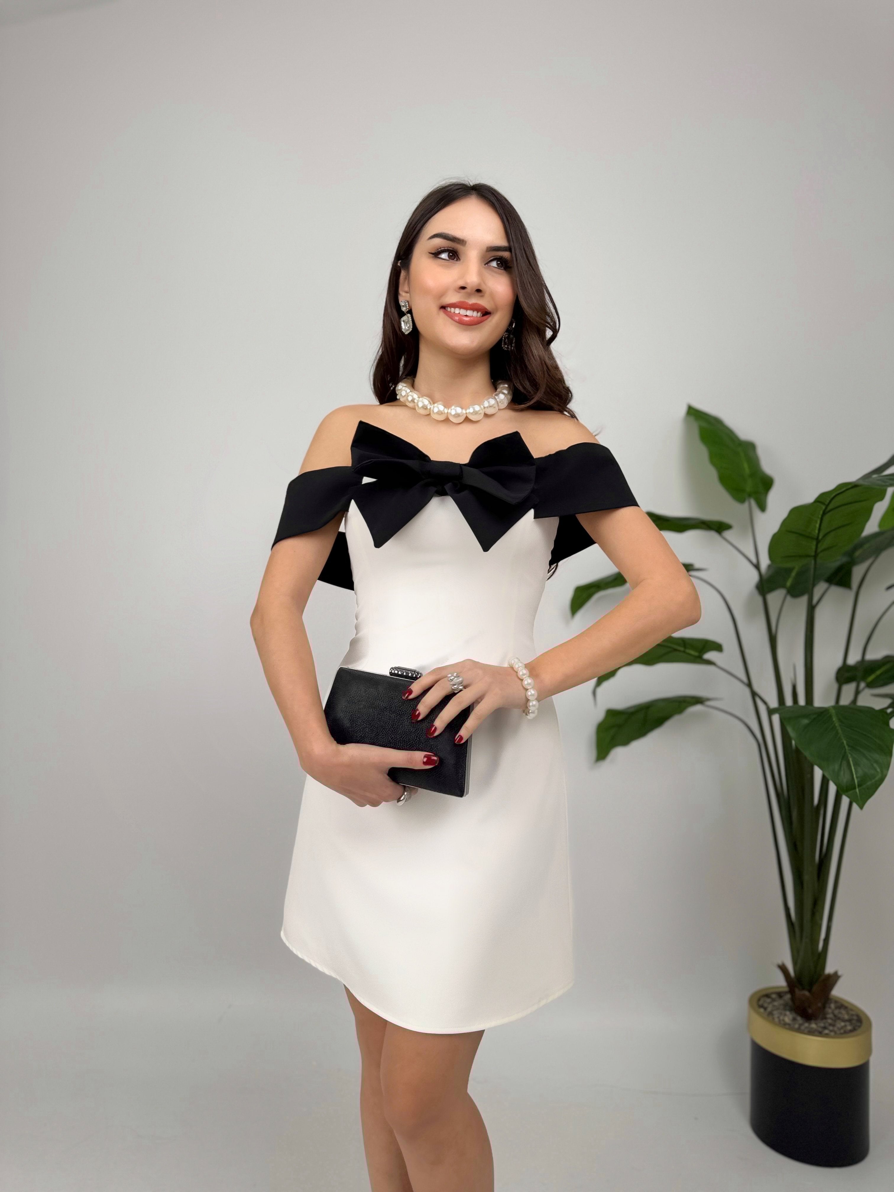 Weißes trägerloses Minikleid mit Schleife