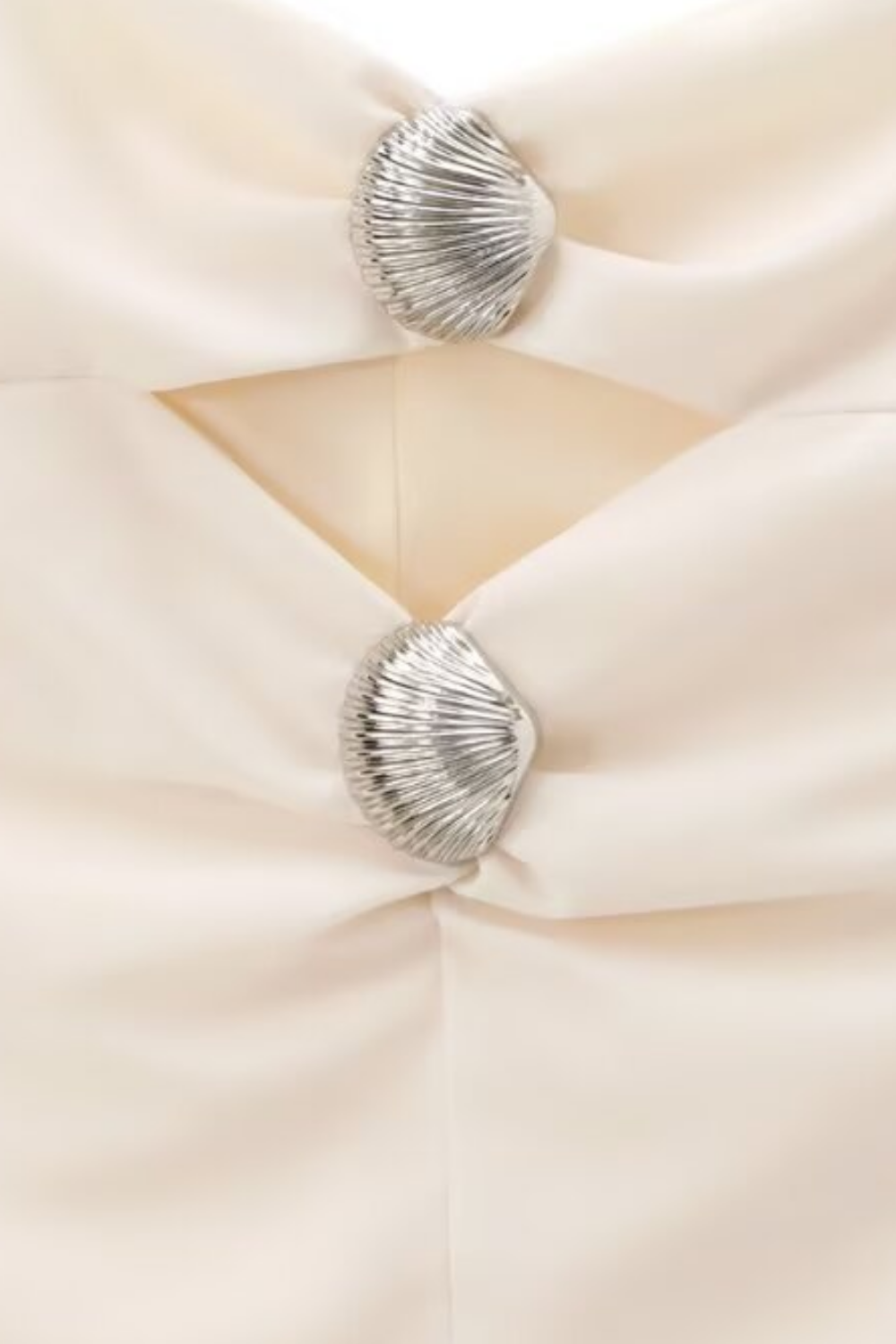 Bluse mit Muschelausschnitt und Neckholder