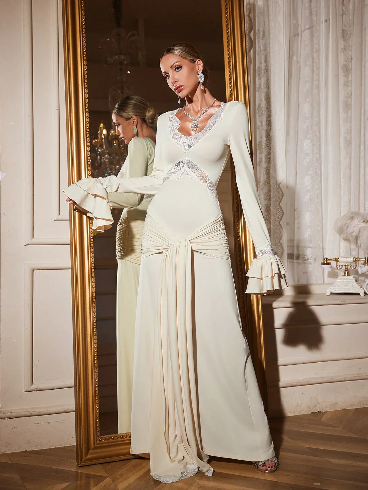 Maxikleid mit Spitzeneinsätzen in Wien 