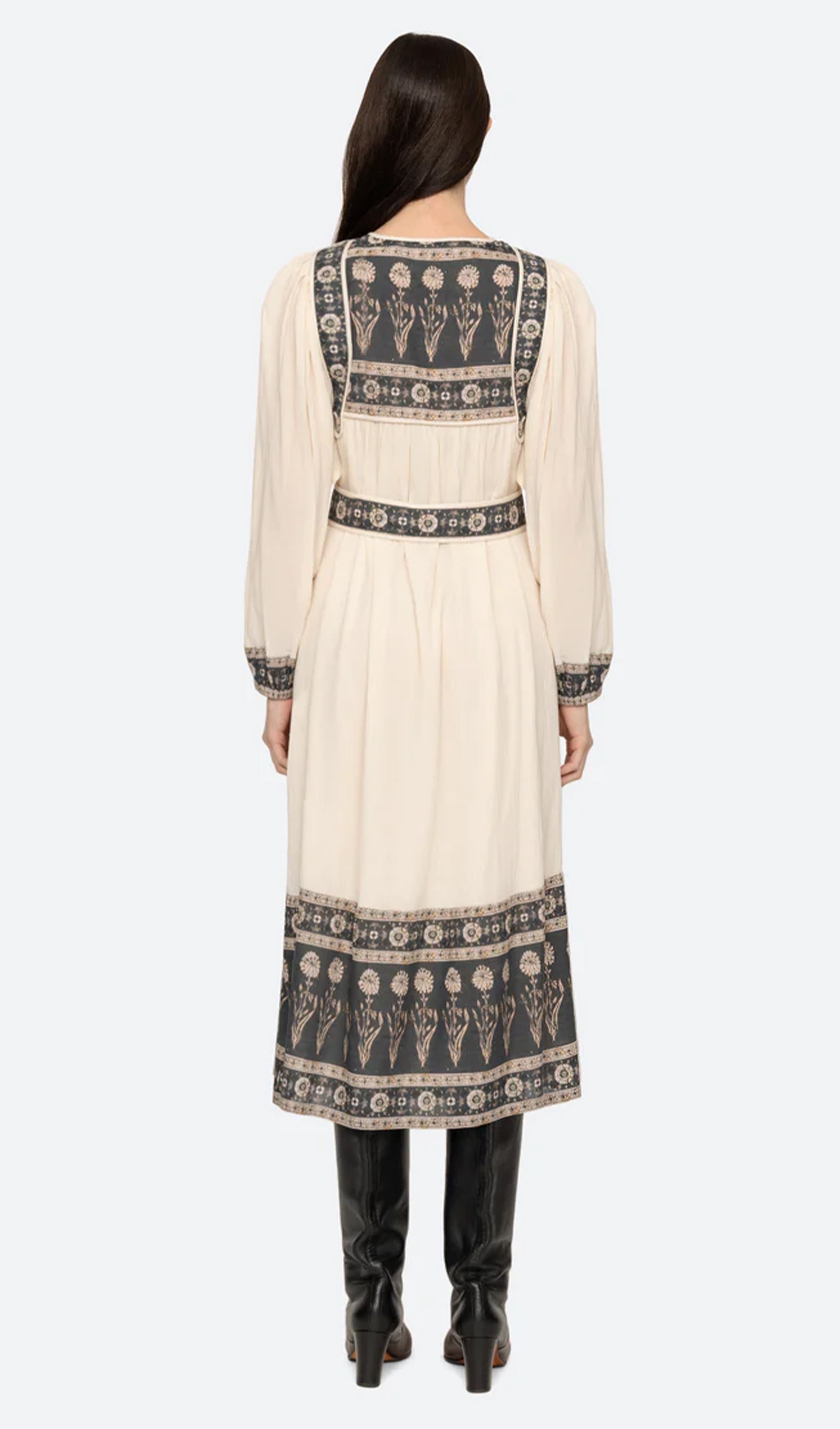 Ethnisch besticktes, langärmeliges Midikleid