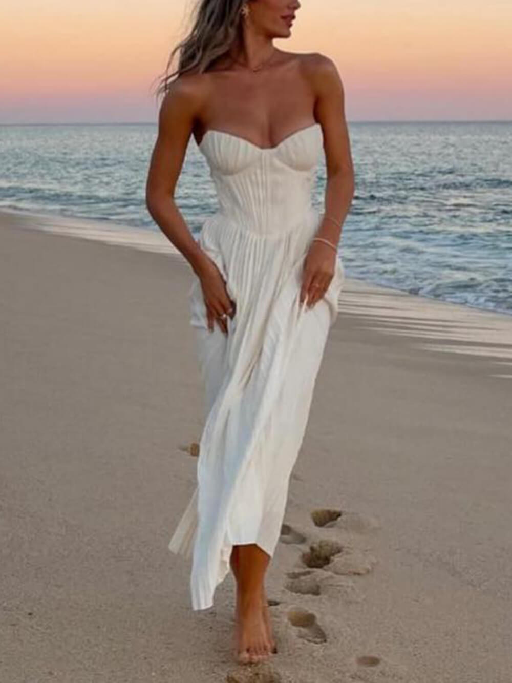 Elegantes, plissiertes, trägerloses Maxikleid