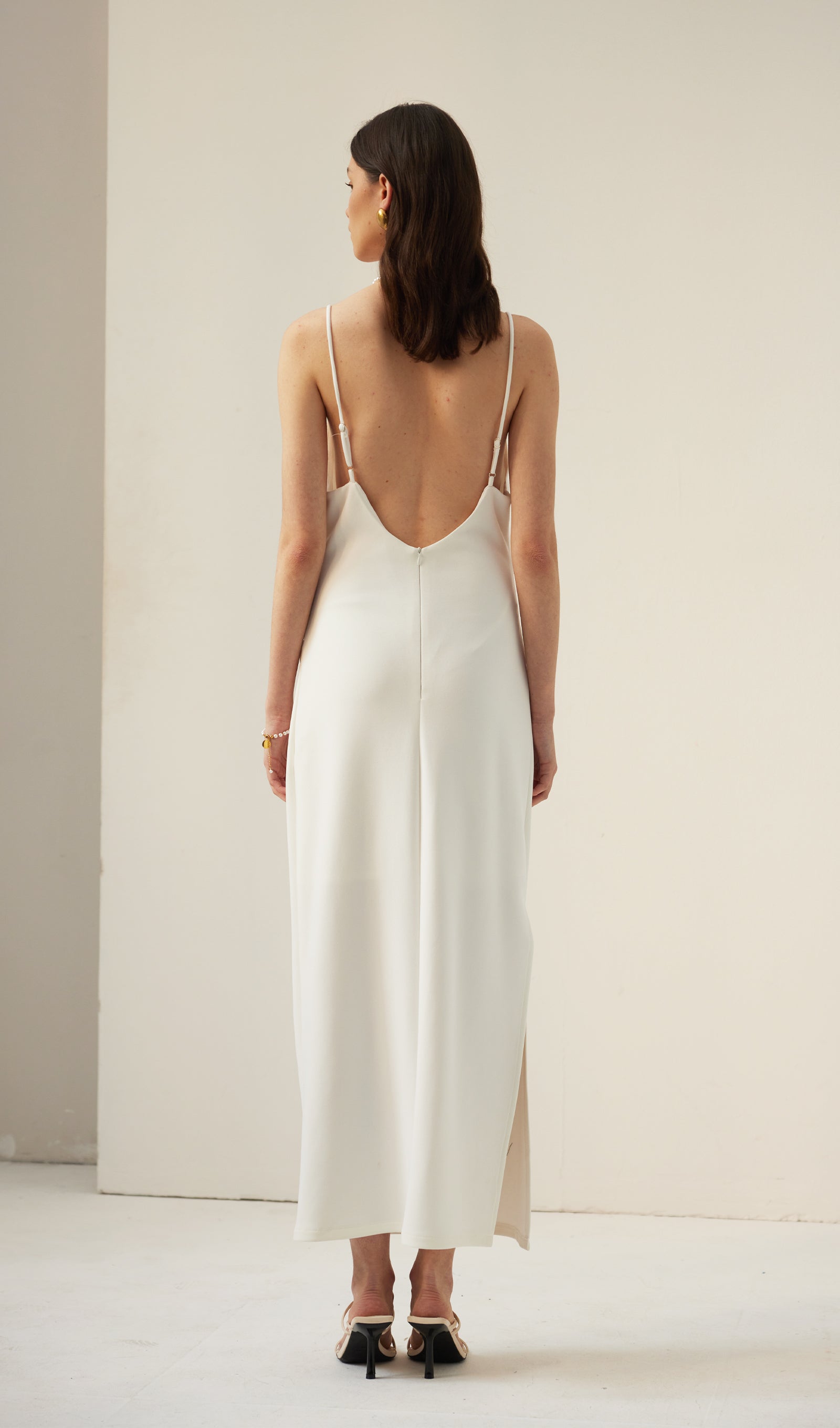 Tüy Süslemeli Slip Midi Elbise