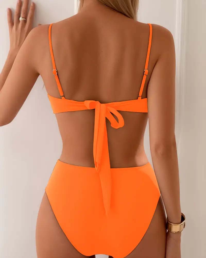 Evania Zarif Ve Vücuda Oturan İki Parçalı Bikini