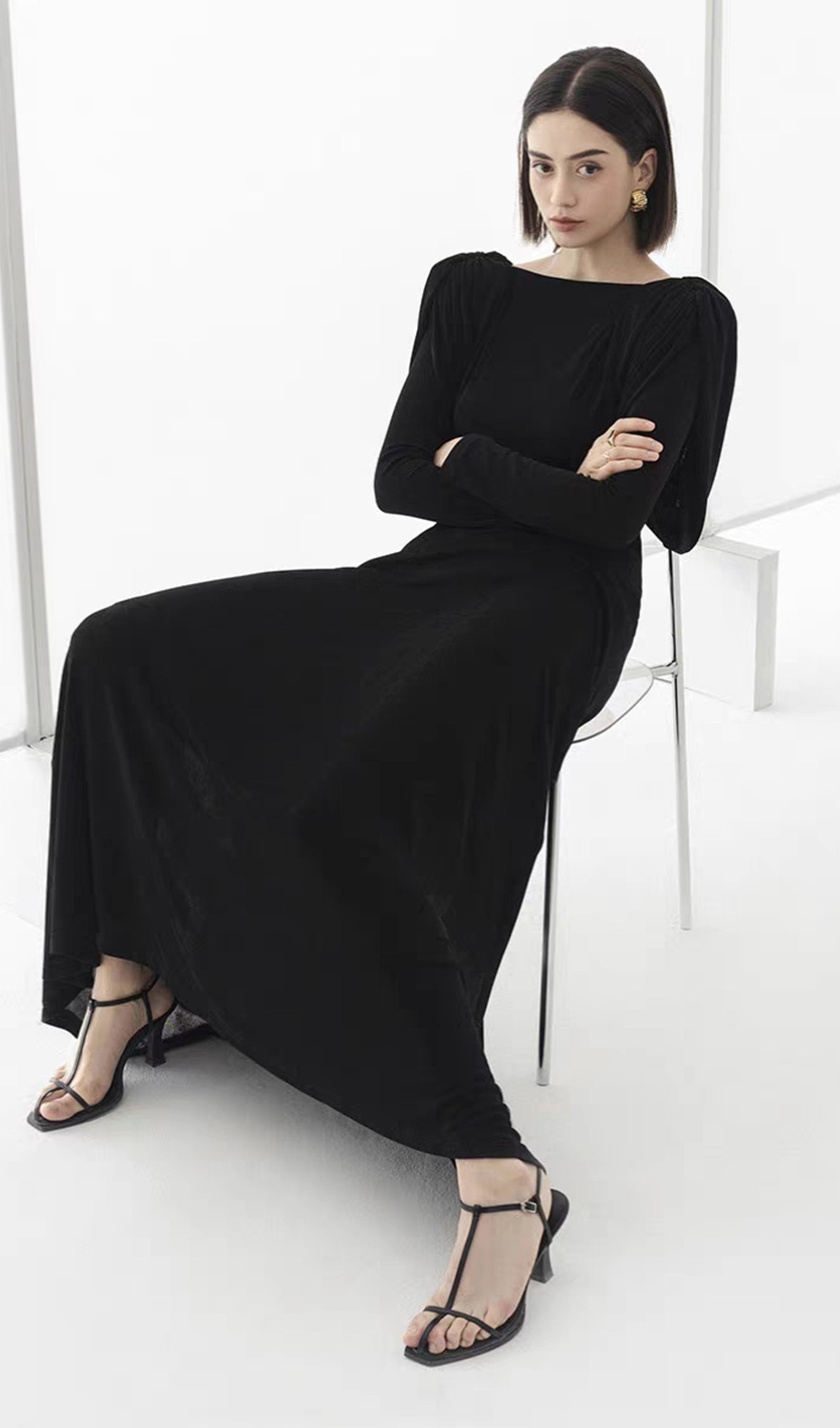 Maxikleid mit metallischen Verzierungen 