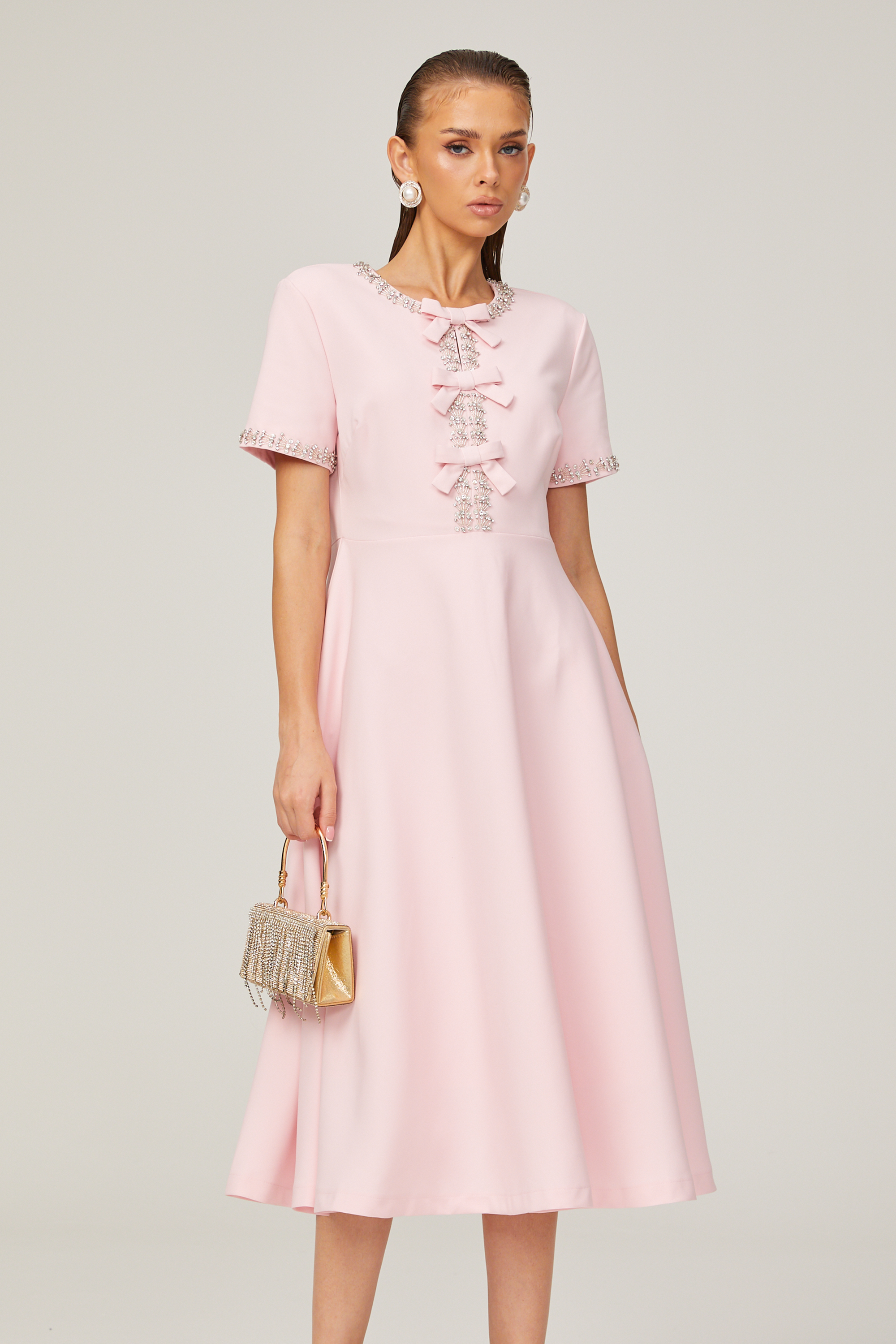Esther Schleifenkleid mit kurzen Ärmeln und Kristallbesatz