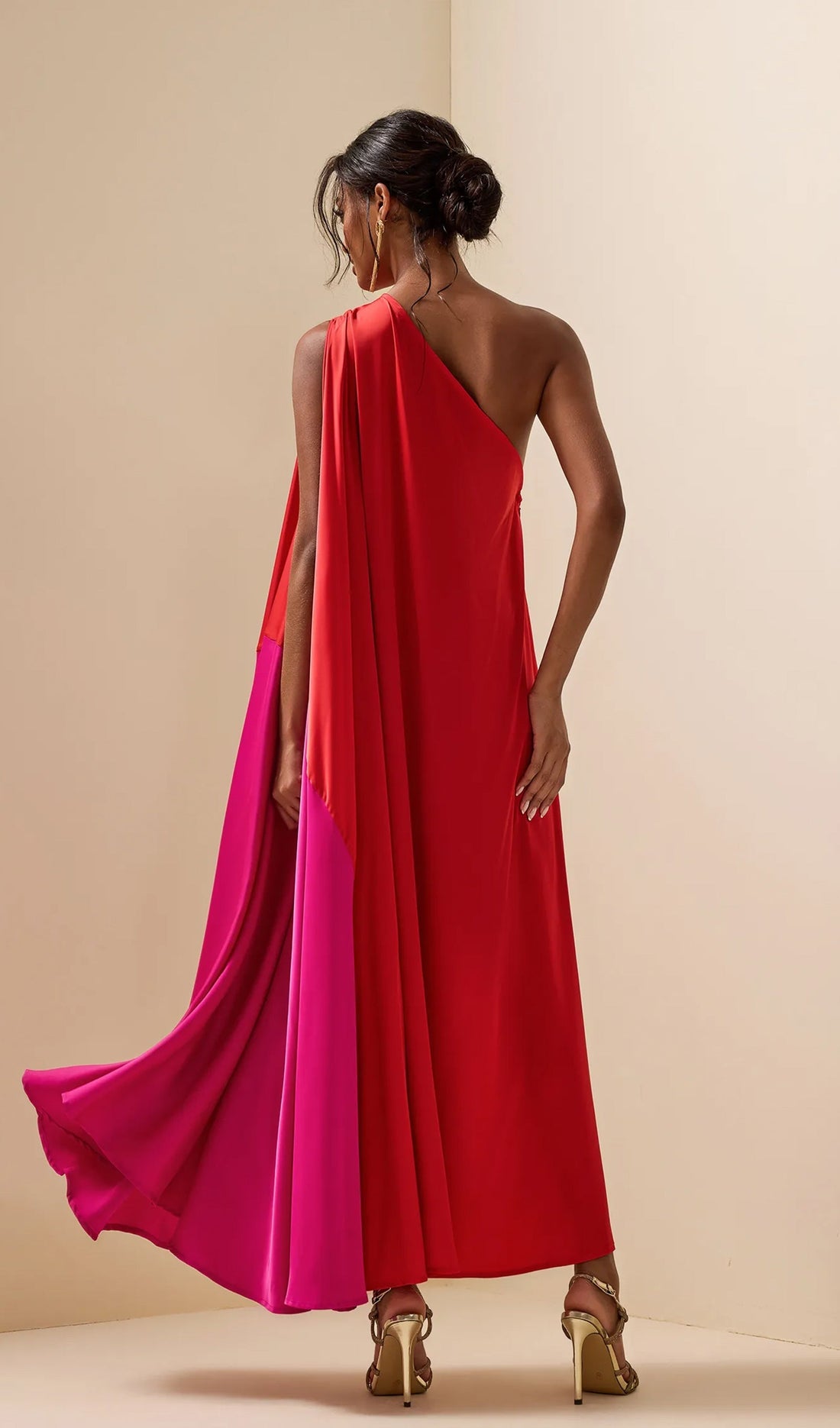 Satin-Maxikleid mit Farbblockierung 