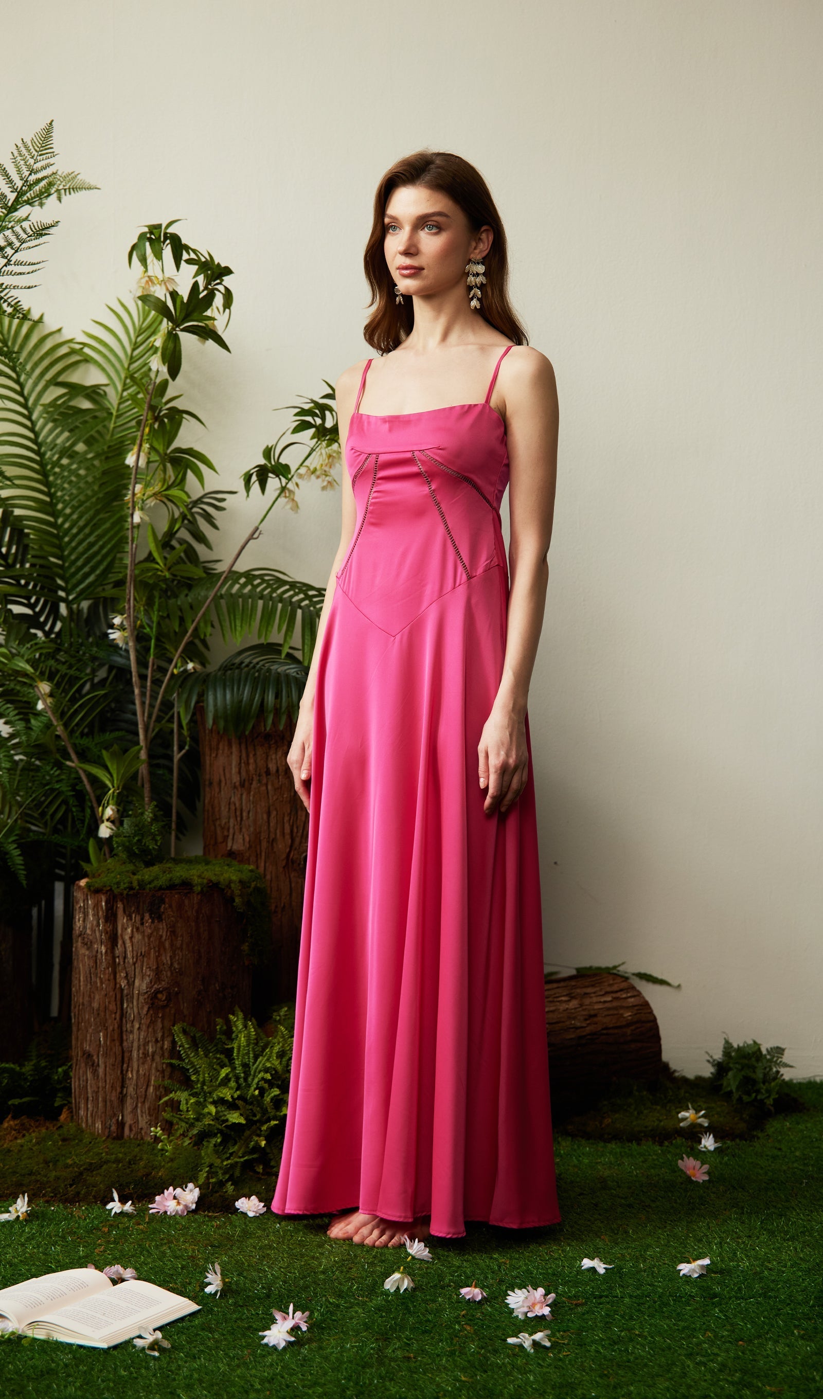 Maxikleid aus Satin und Spitze 