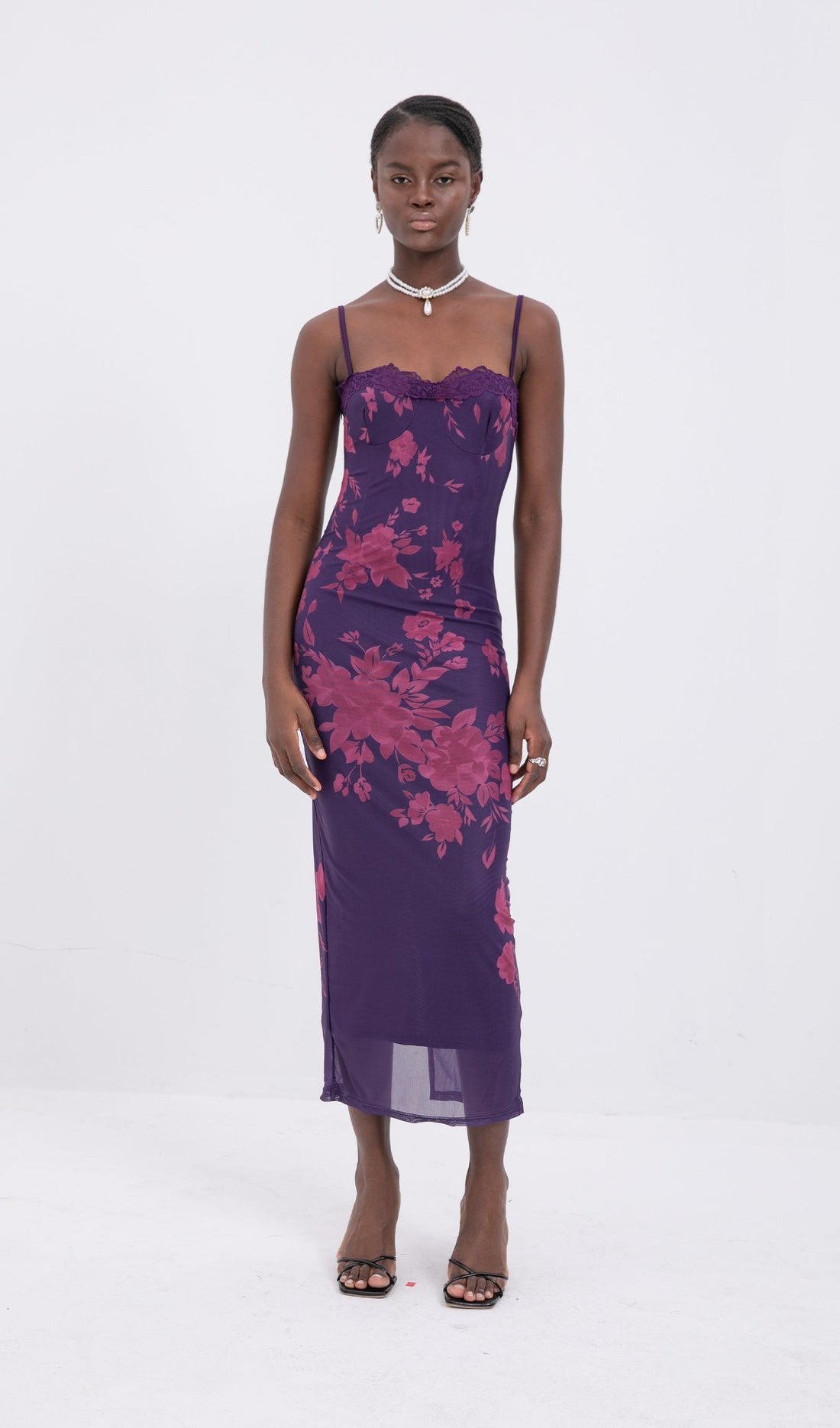 Trendiges, gestricktes Midikleid mit Schnürung und Blumenmuster 