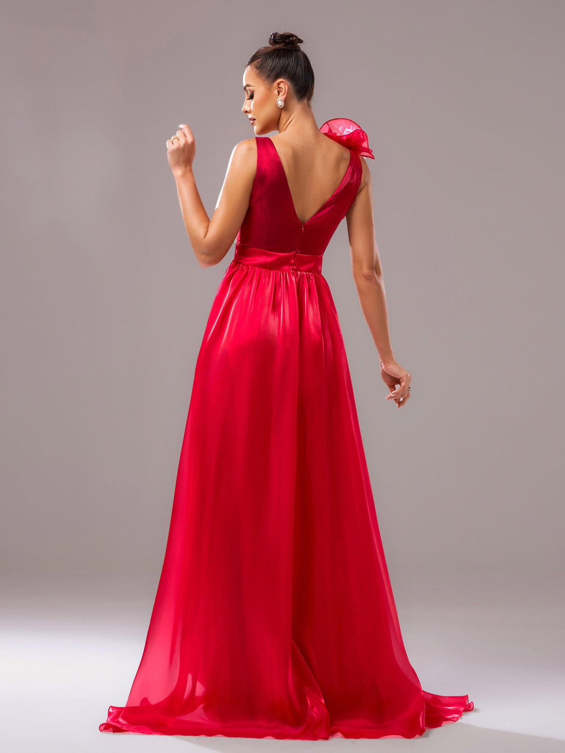 Maxikleid aus Satin mit Tansy-Blumenmuster und V-Ausschnitt