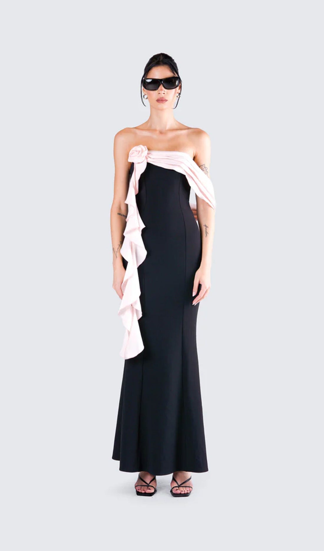 Schwarzes, fließendes Maxikleid 