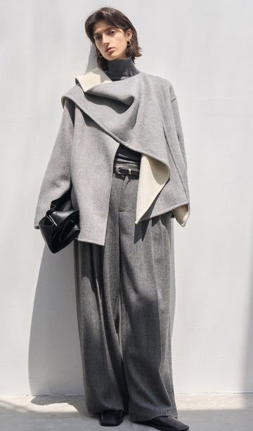 Grauer, einfarbiger Cape-Mantel aus 100 % Wolle