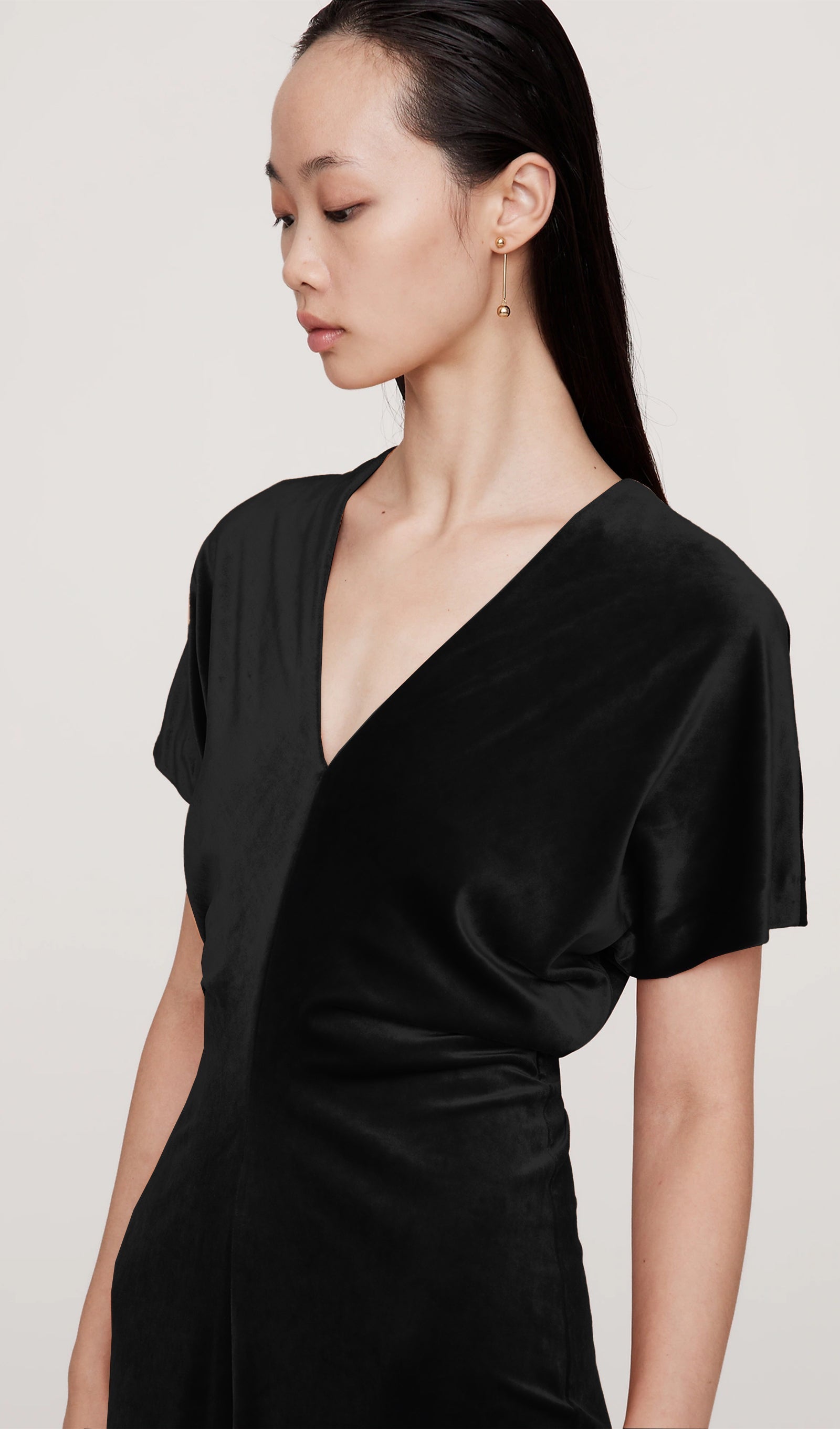 Samt-Maxikleid mit Paspelierung – Schwarz 