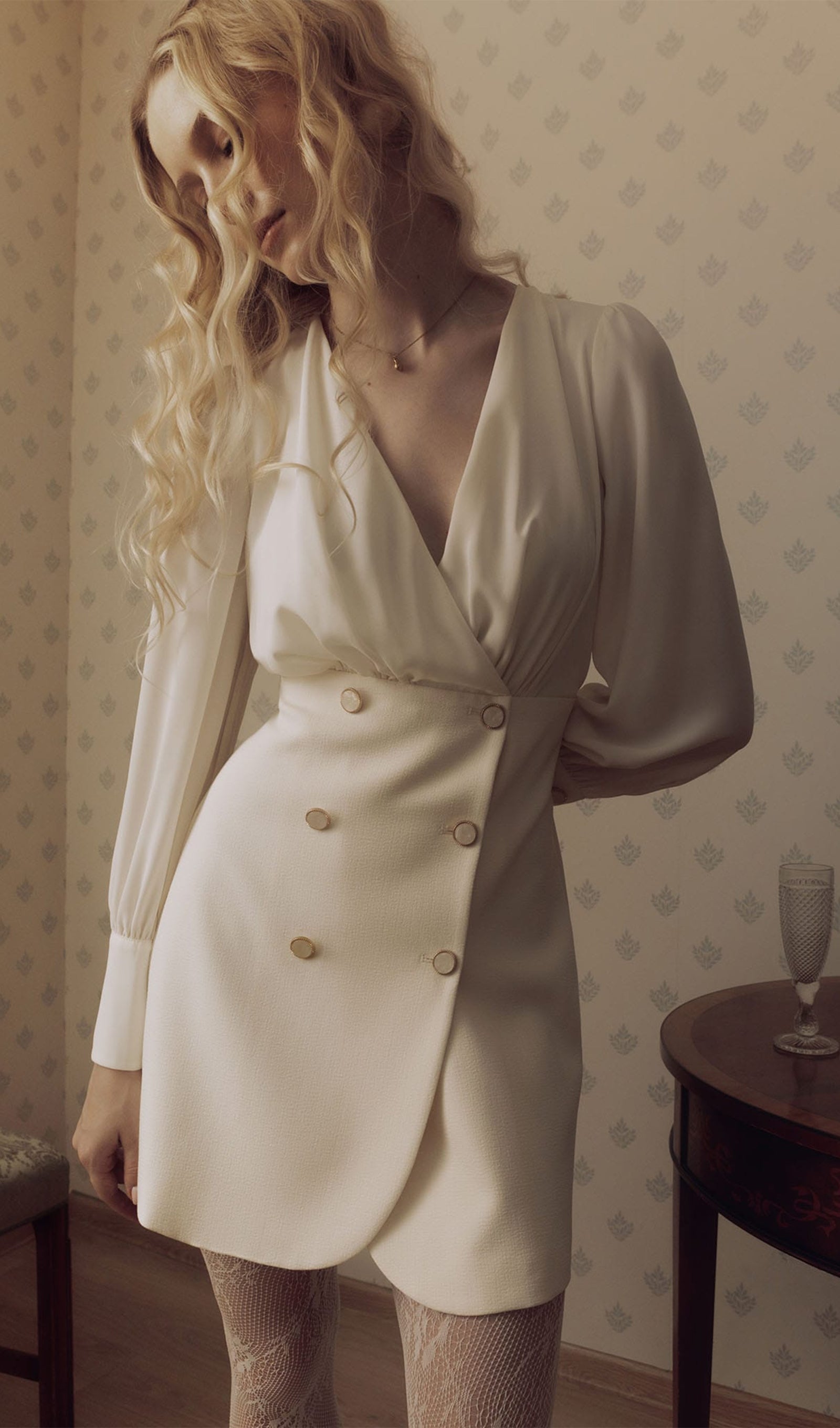 Schalbody-Kombination mit Minikleid 