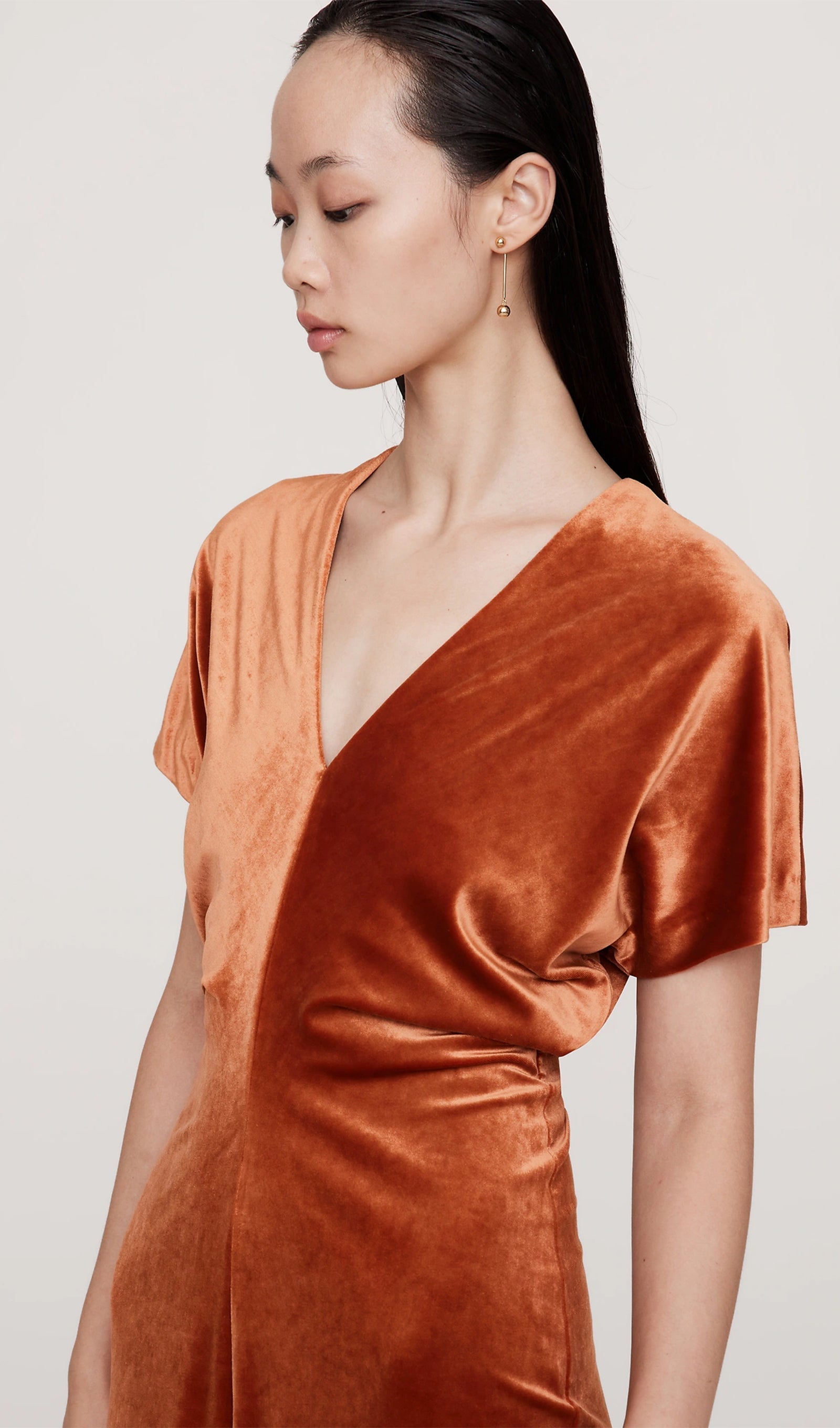 Samt-Maxikleid mit Paspelierung – Kupfer 