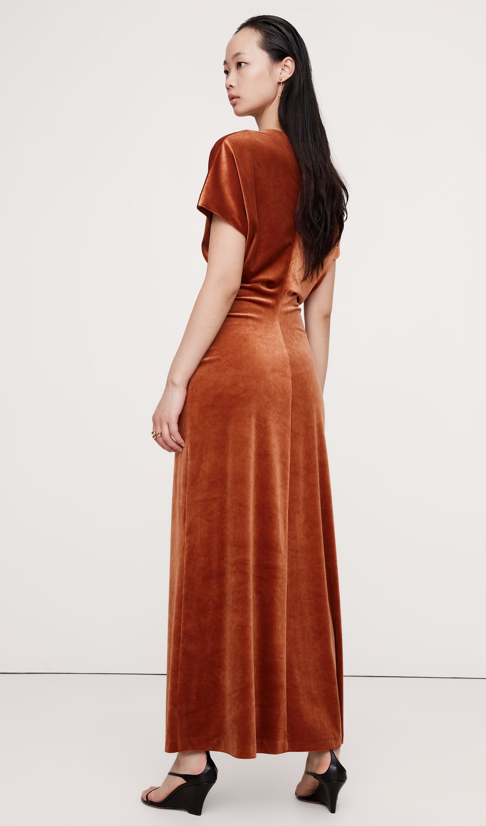 Samt-Maxikleid mit Paspelierung – Kupfer 