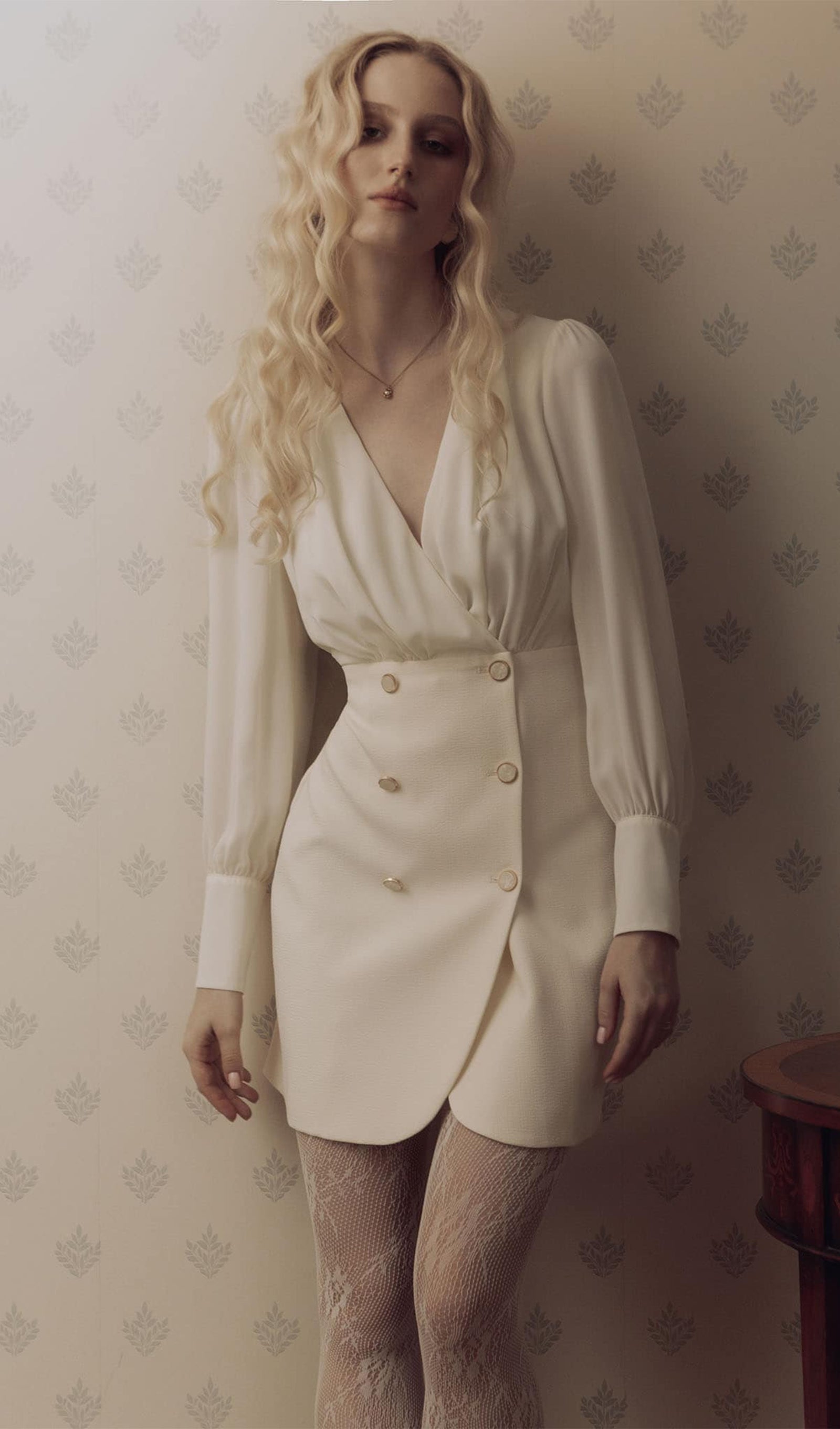 Schalbody-Kombination mit Minikleid 