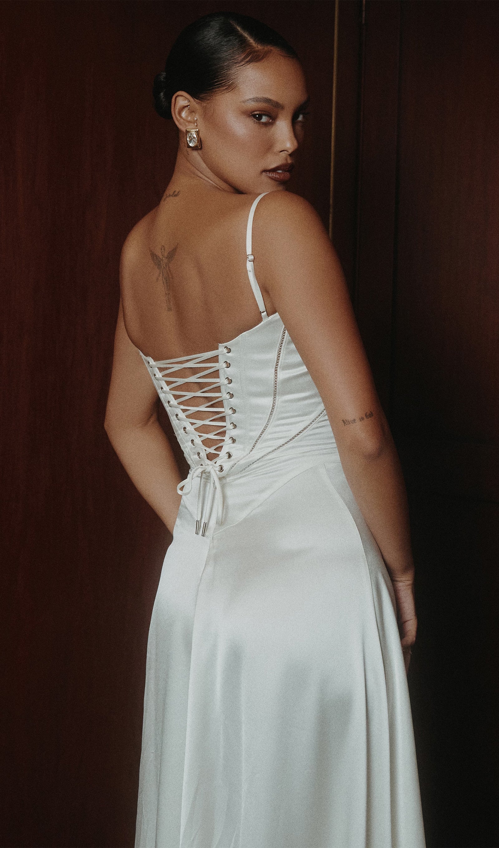 Maxikleid aus Satin und Spitze 