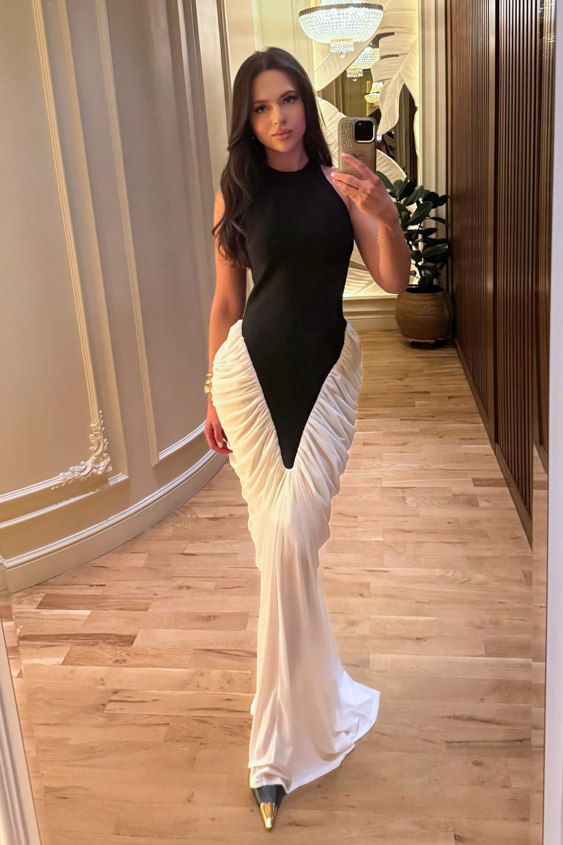 Kontrast Büzgülü Panelli Halter Maxi Elbise – Siyah/Beyaz