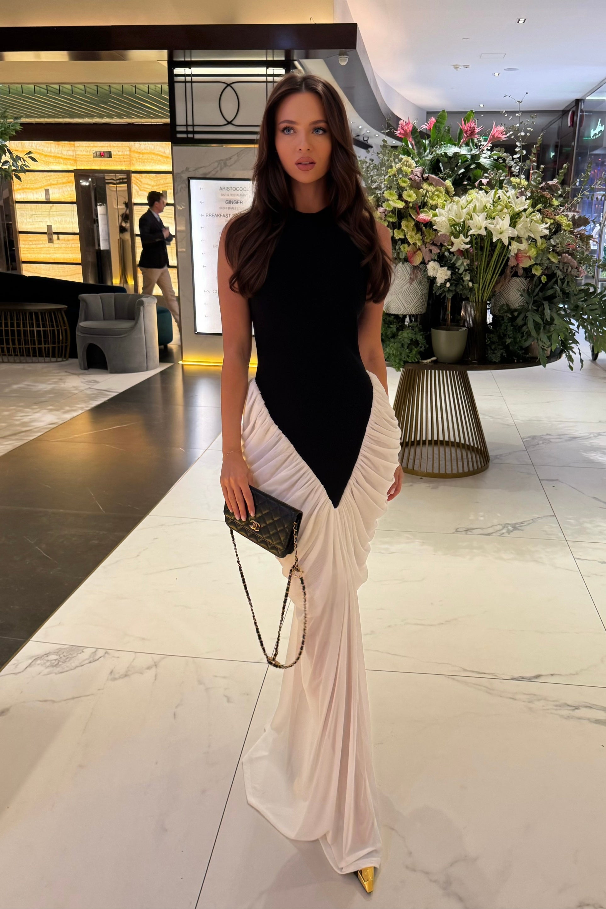 Kontrast Büzgülü Panelli Halter Maxi Elbise – Siyah/Beyaz