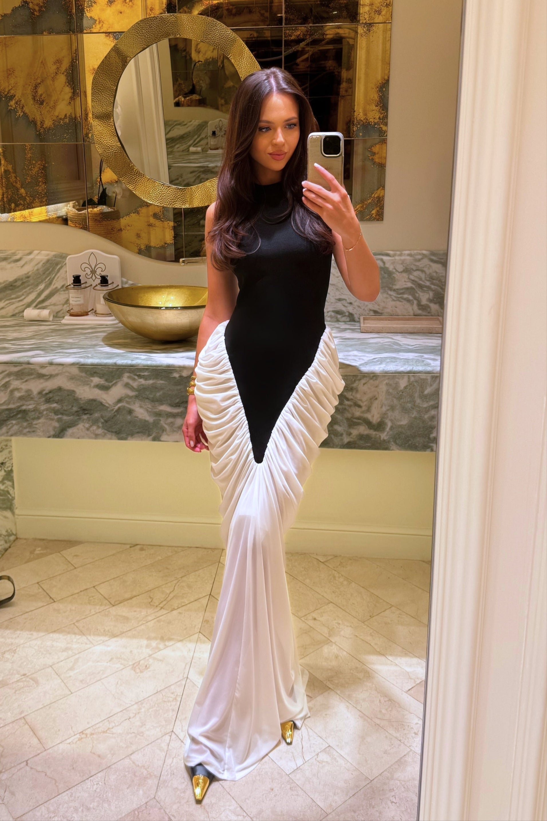 Kontrast Büzgülü Panelli Halter Maxi Elbise – Siyah/Beyaz