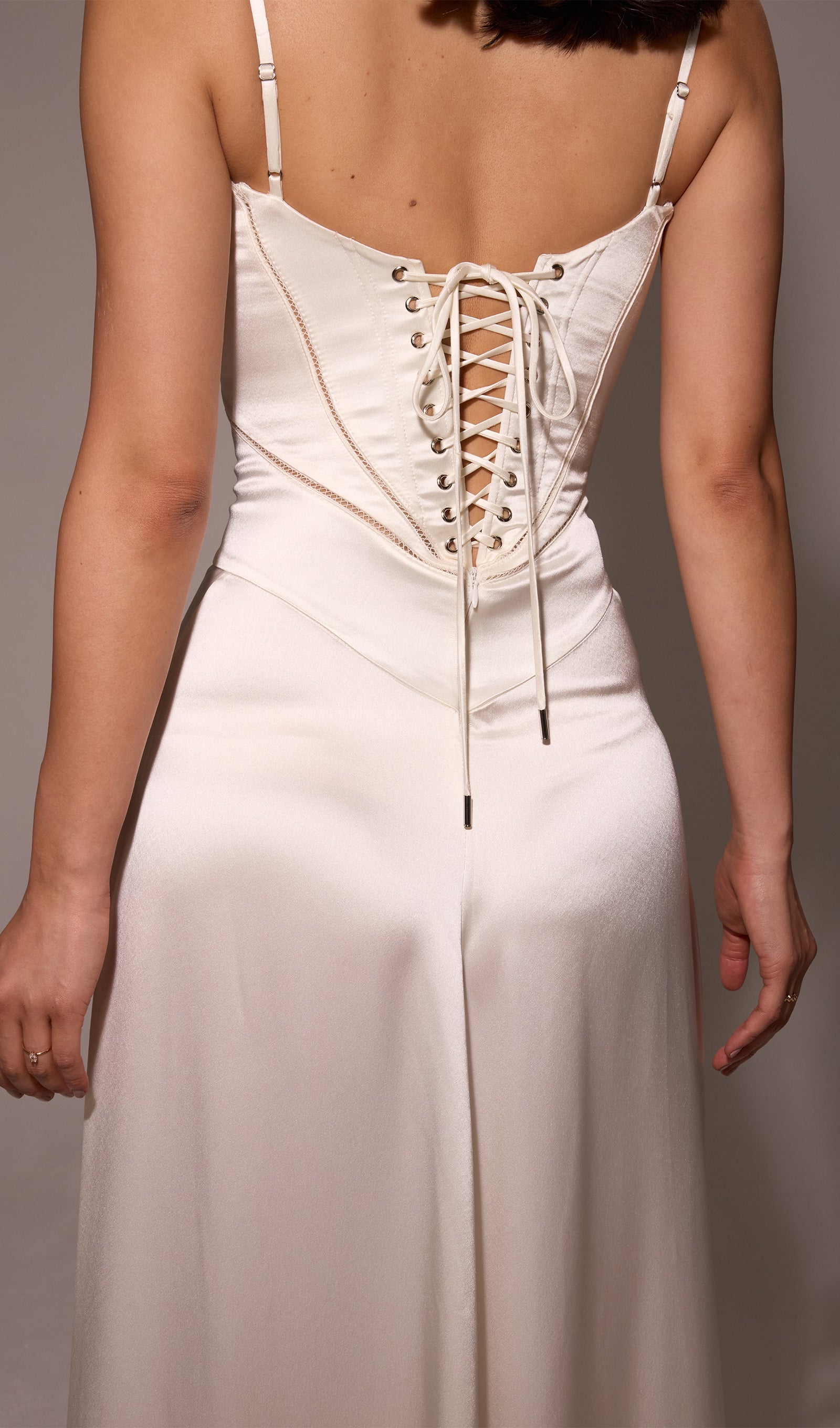 Maxikleid aus Satin und Spitze 