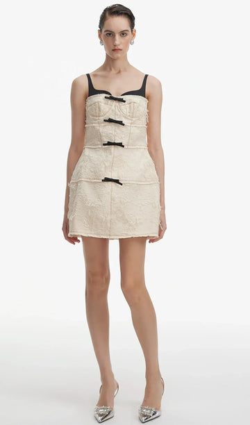 Flauschiges schwarz-weißes Minikleid 