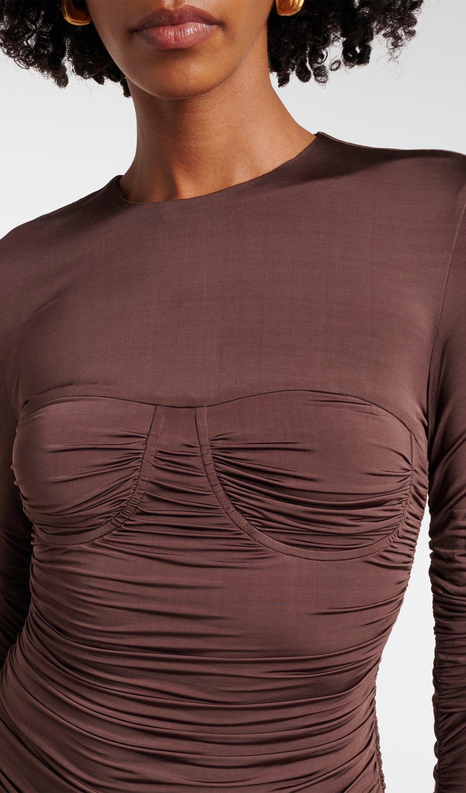 Drapiertes Maxikleid aus Jersey und Satin – Braun 