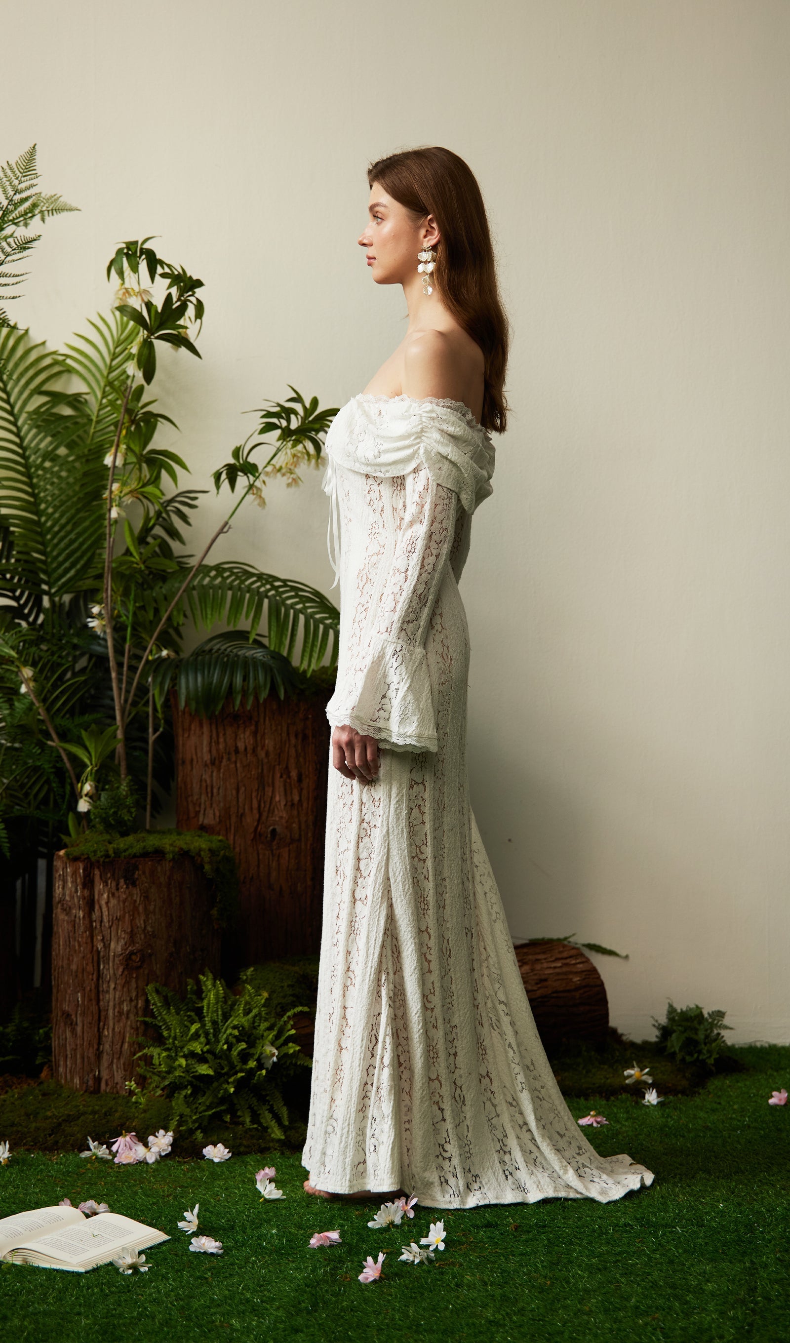 Vintage Floral Lace Off-Shoulder Maxi Dress 