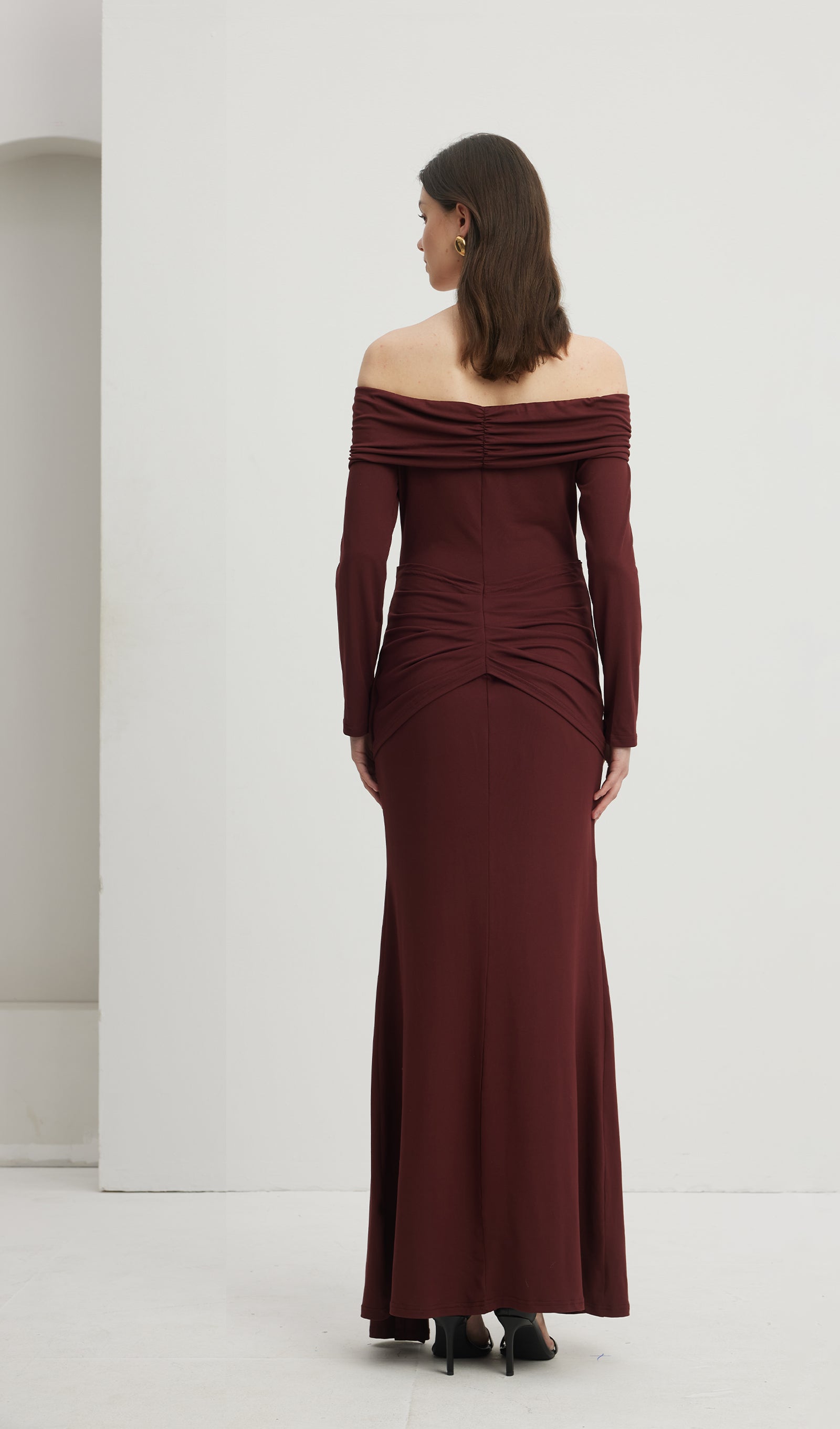 Schulterfreies Rüschen-Maxikleid 