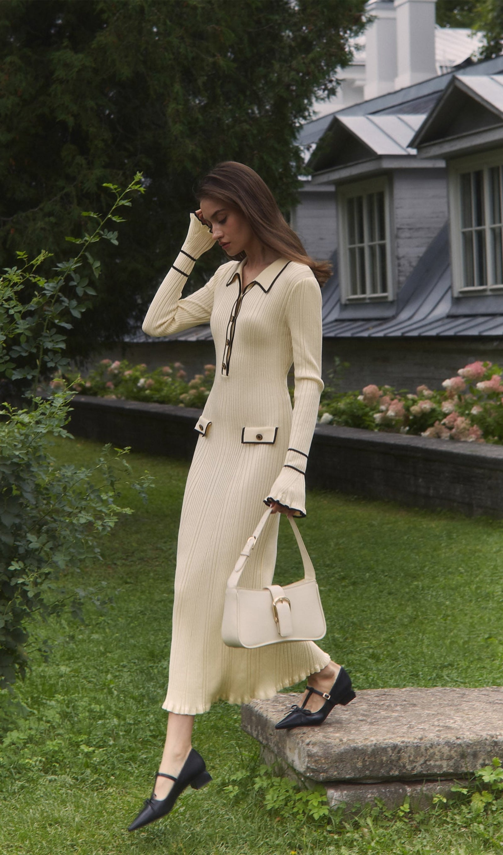 Geripptes Strick-Midikleid – Creme