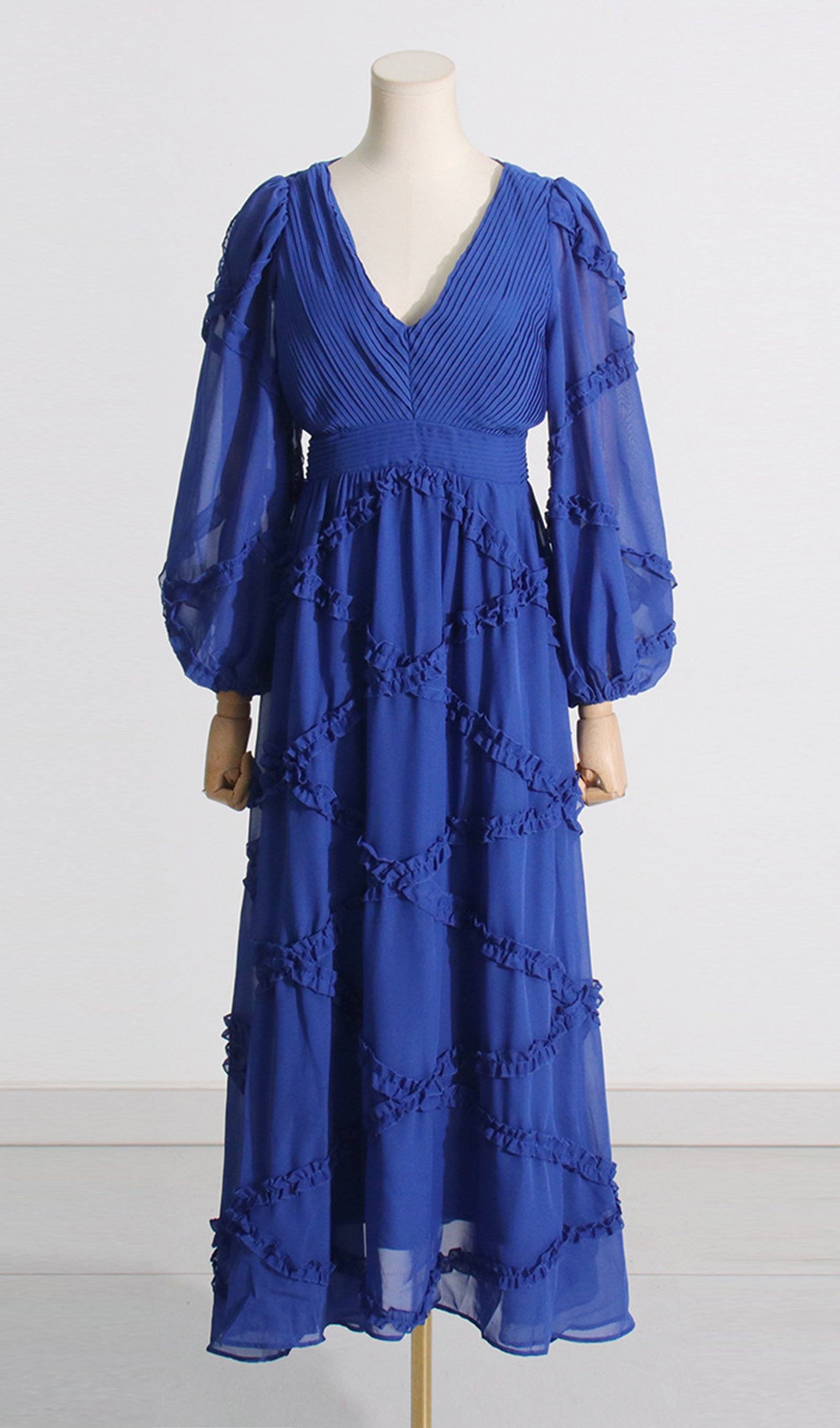 Maxikleid aus Mesh mit langen Ärmeln und V-Ausschnitt