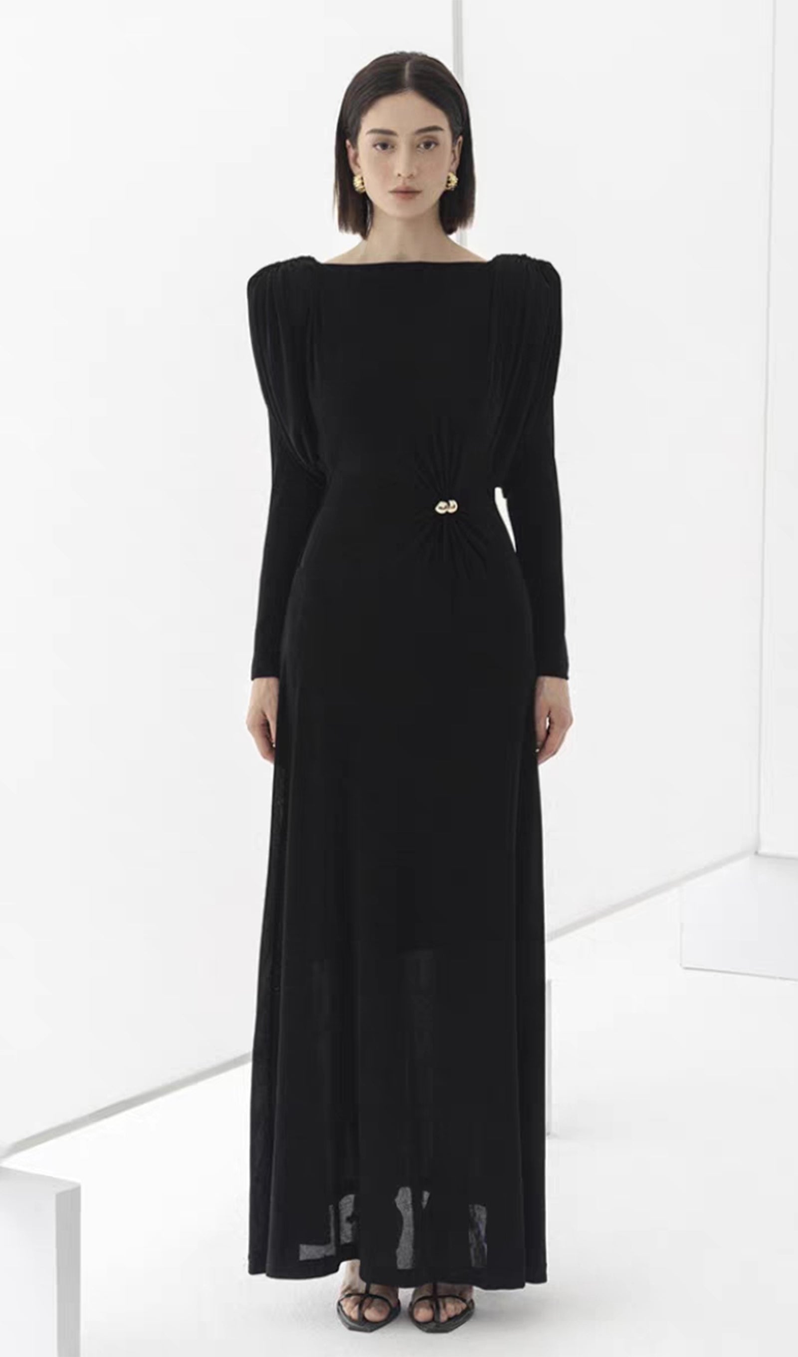 Maxikleid mit metallischen Verzierungen 
