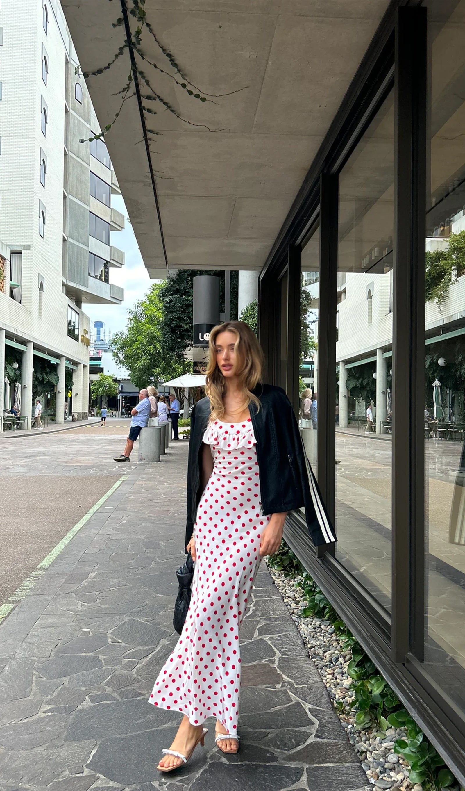 Gepunktetes Maxikleid 