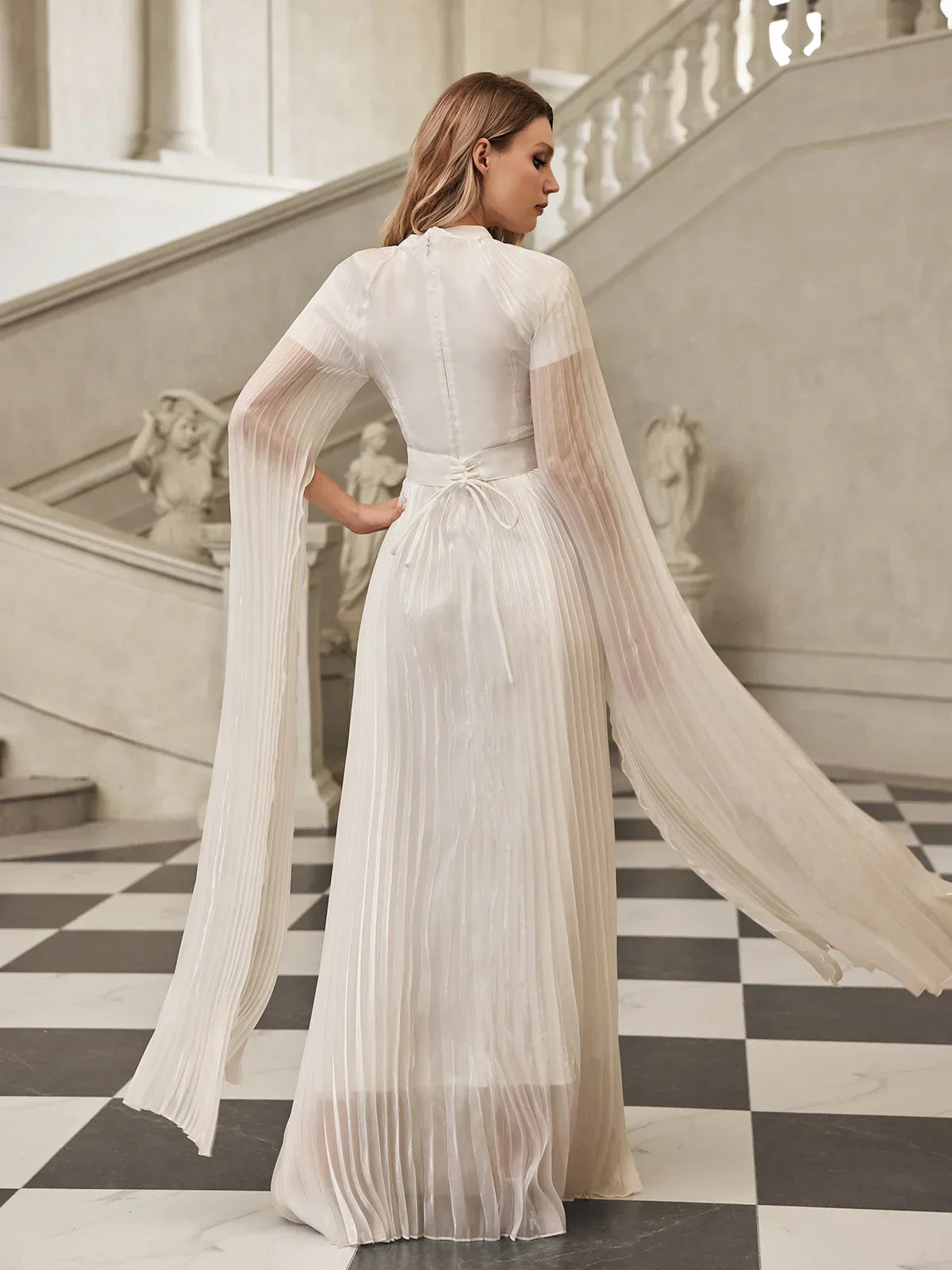Celeste Maxikleid mit Falten und Flügelärmeln 