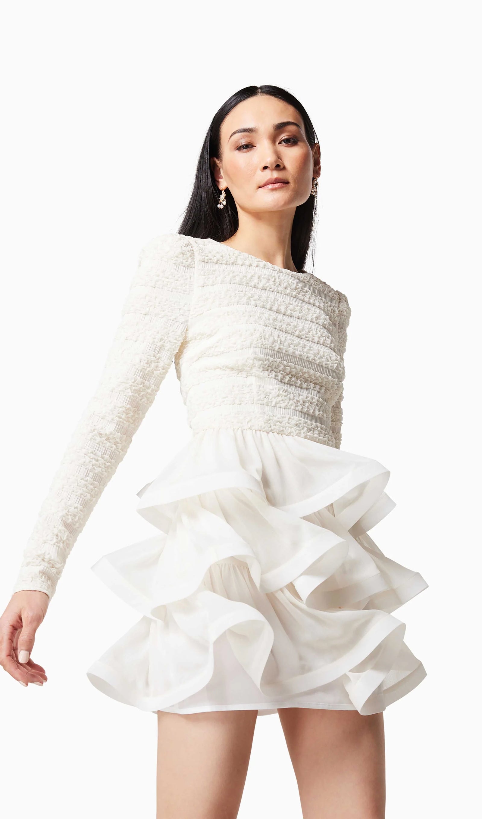 Elegantes, gerüschtes Minikleid mit langen Ärmeln