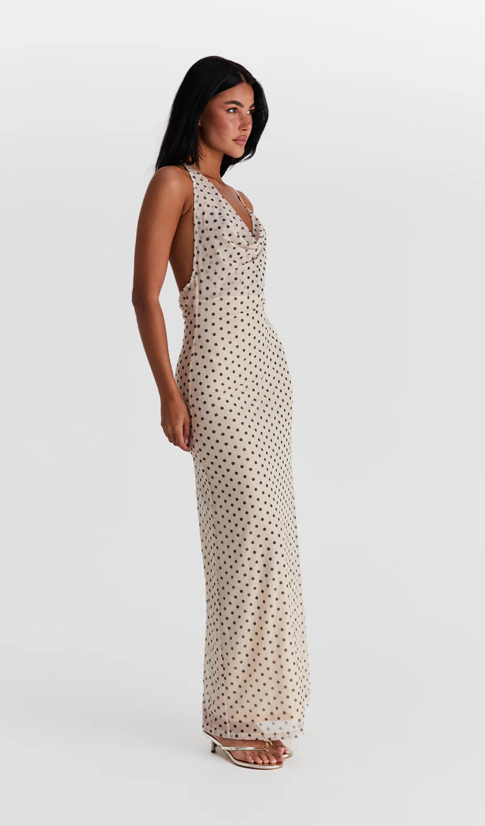 Asymmetrisches Maxikleid mit Kapuze und Polka-Dots 